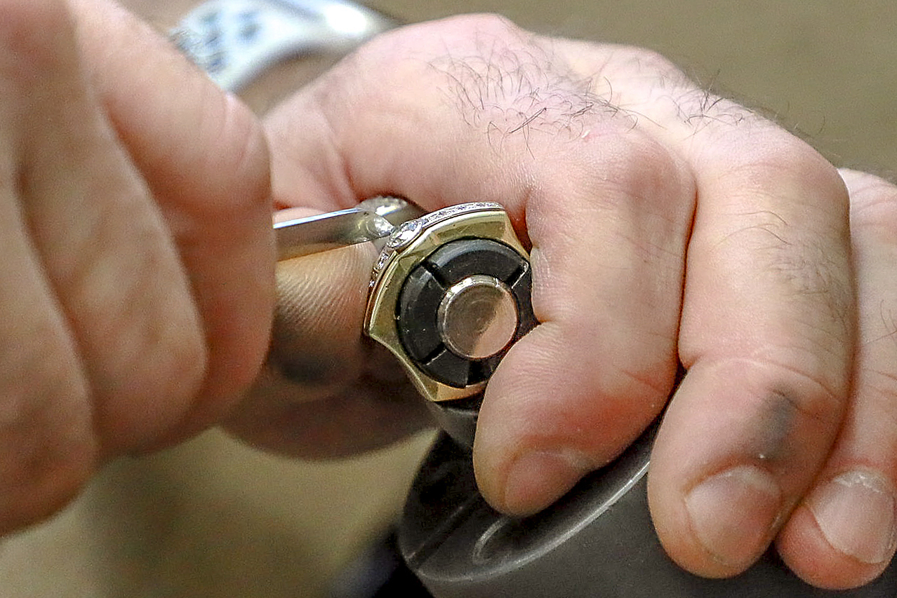 Если жадный — в профессии не задержишься: опытный ювелир о своей работе