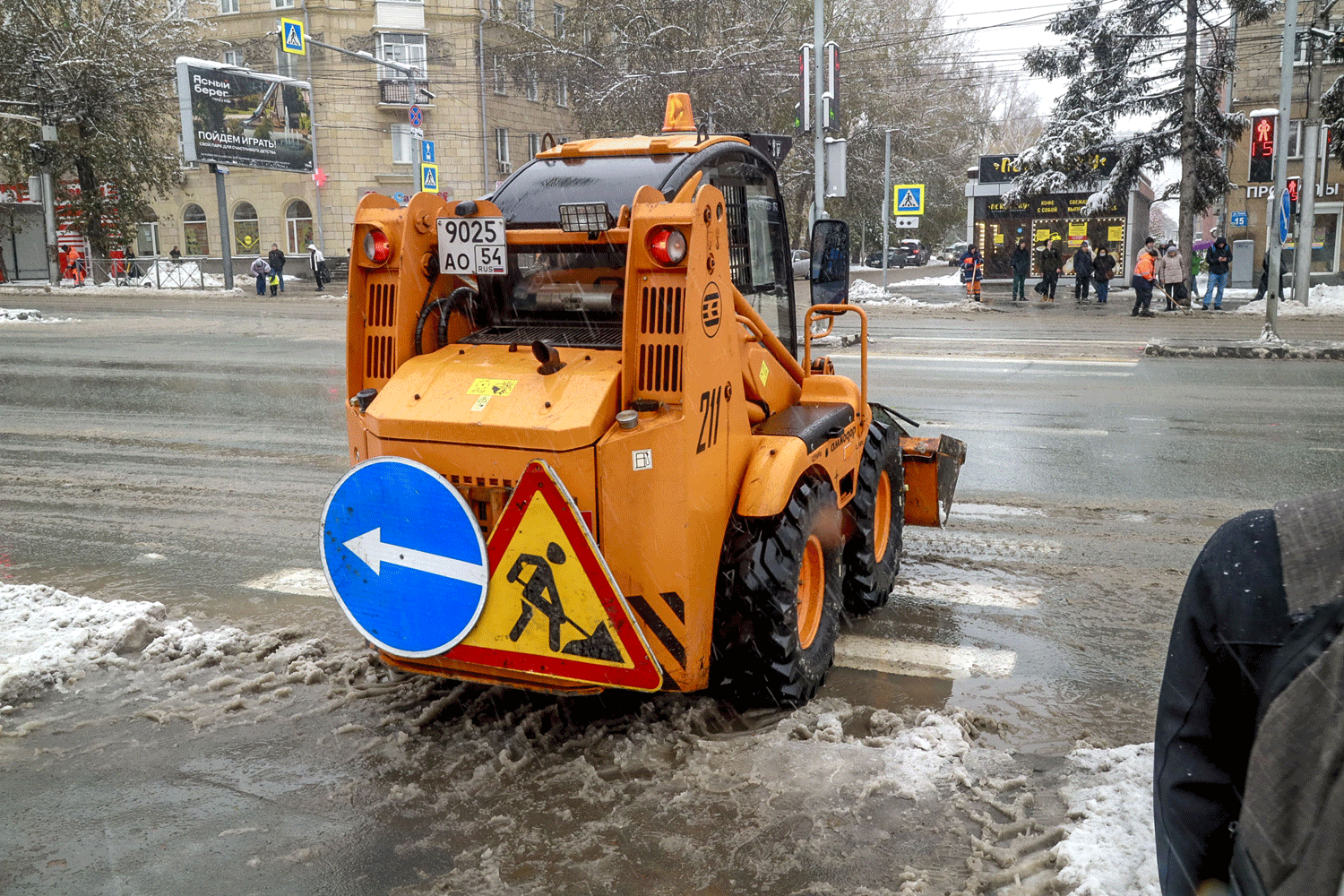 От луж избавят проходы к школам и поликлиникам Новосибирска
