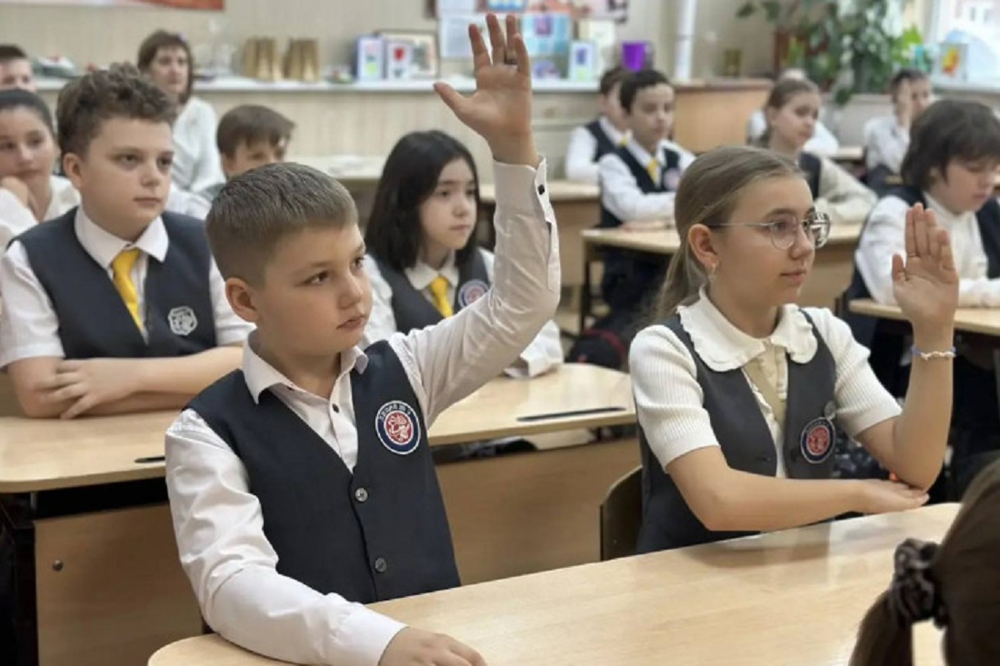 Ветеран СВО преподал урок мужества новосибирским лицеистам