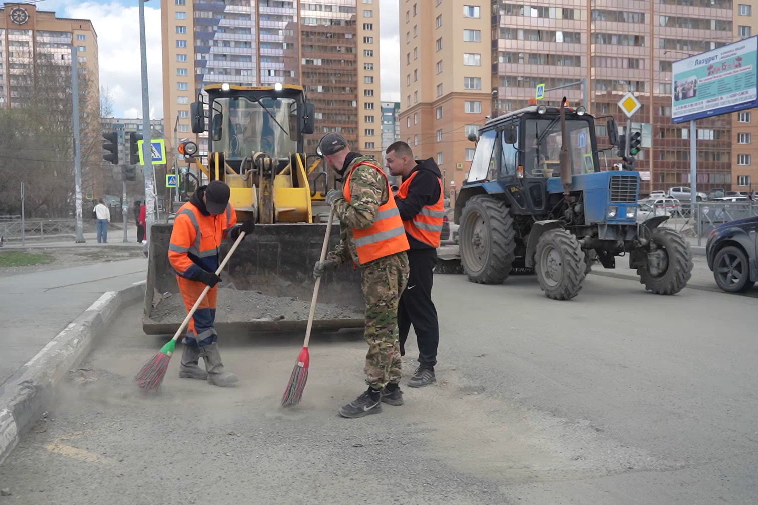 Проблемные участки в Восточном МЖК очищают от зимней грязи и реагентов