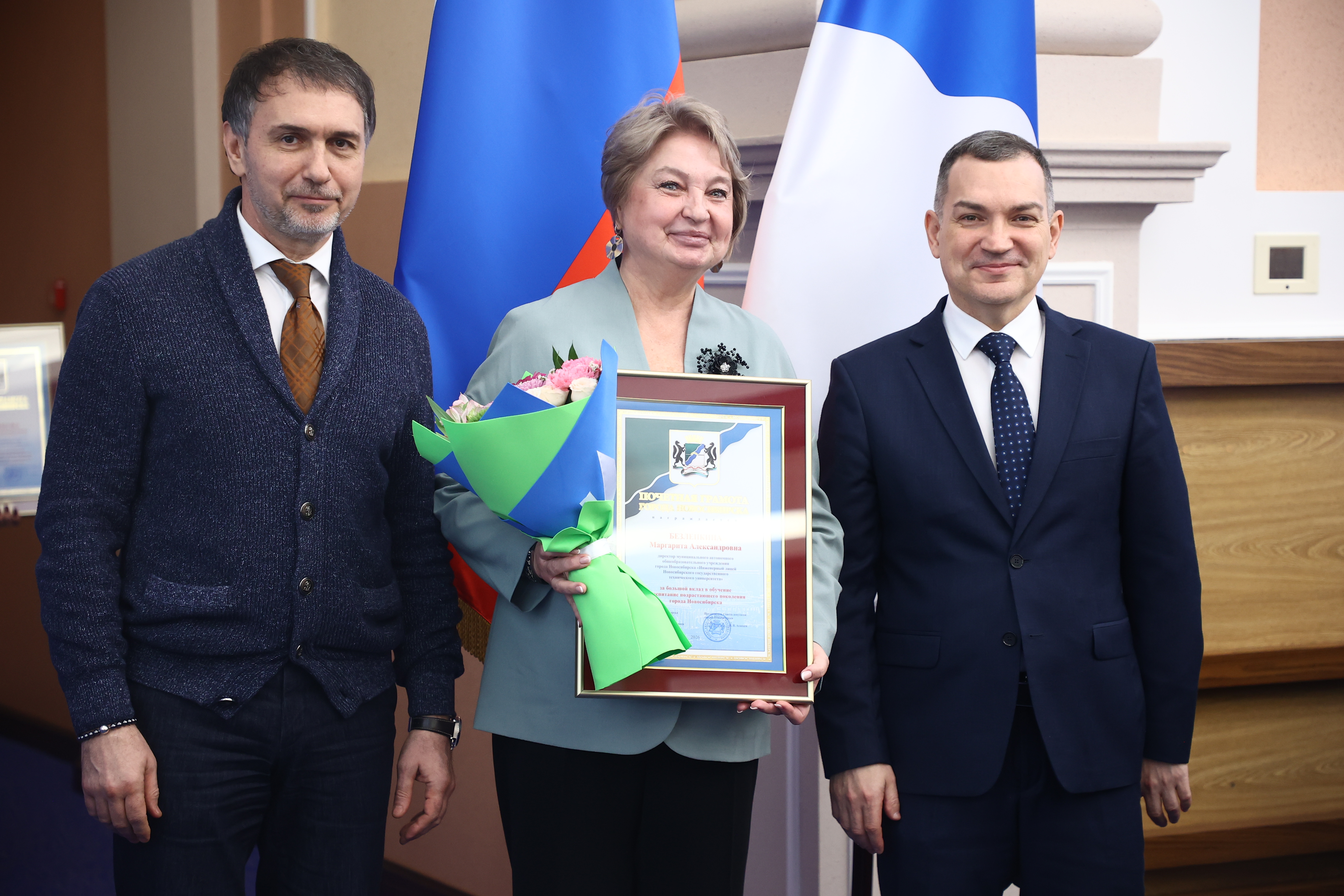 Мэр Кудрявцев наградил горожан за вклад в развитие Новосибирска