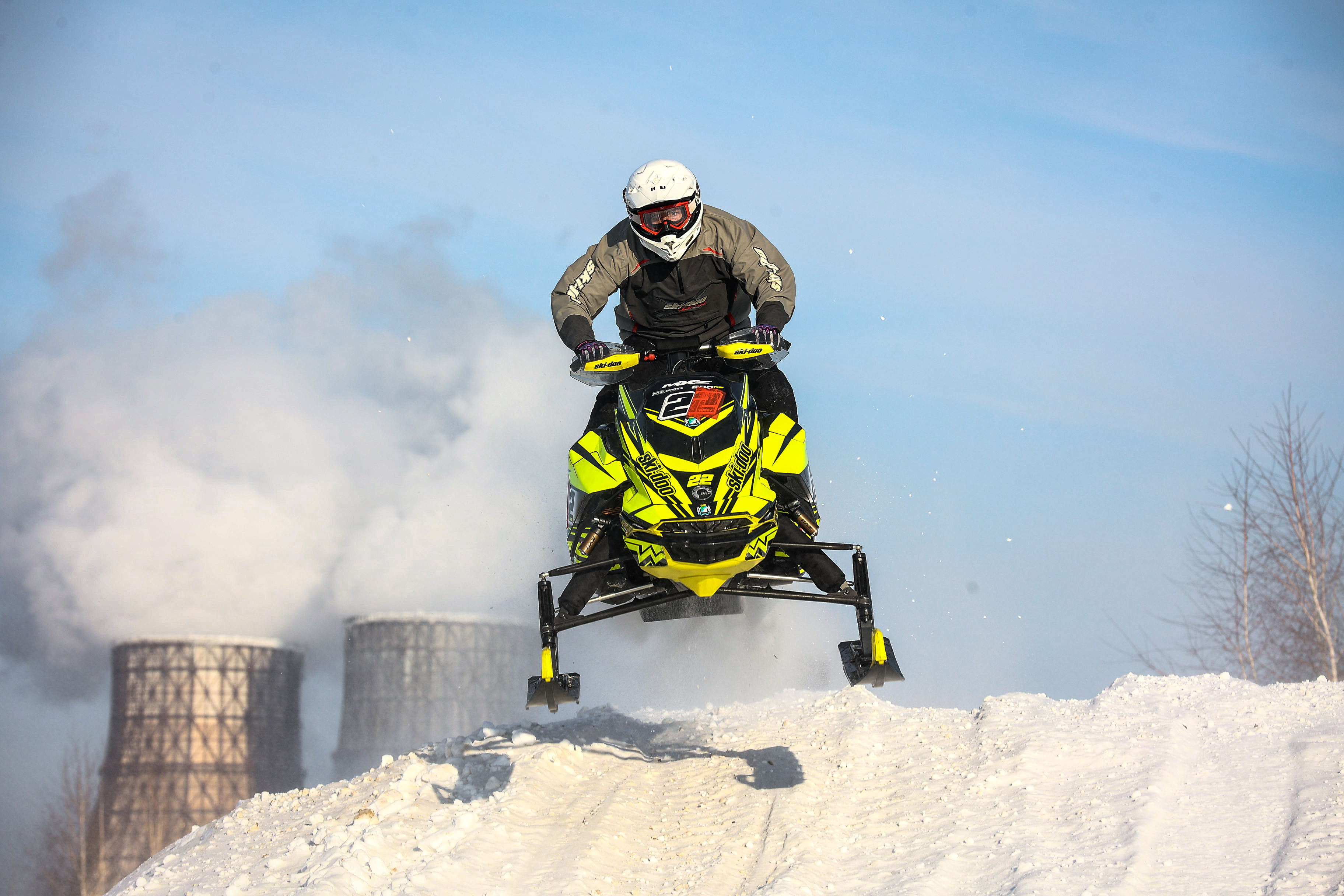 Всероссийские снежные гонки устроили в Новосибирске: 20 горячих кадров