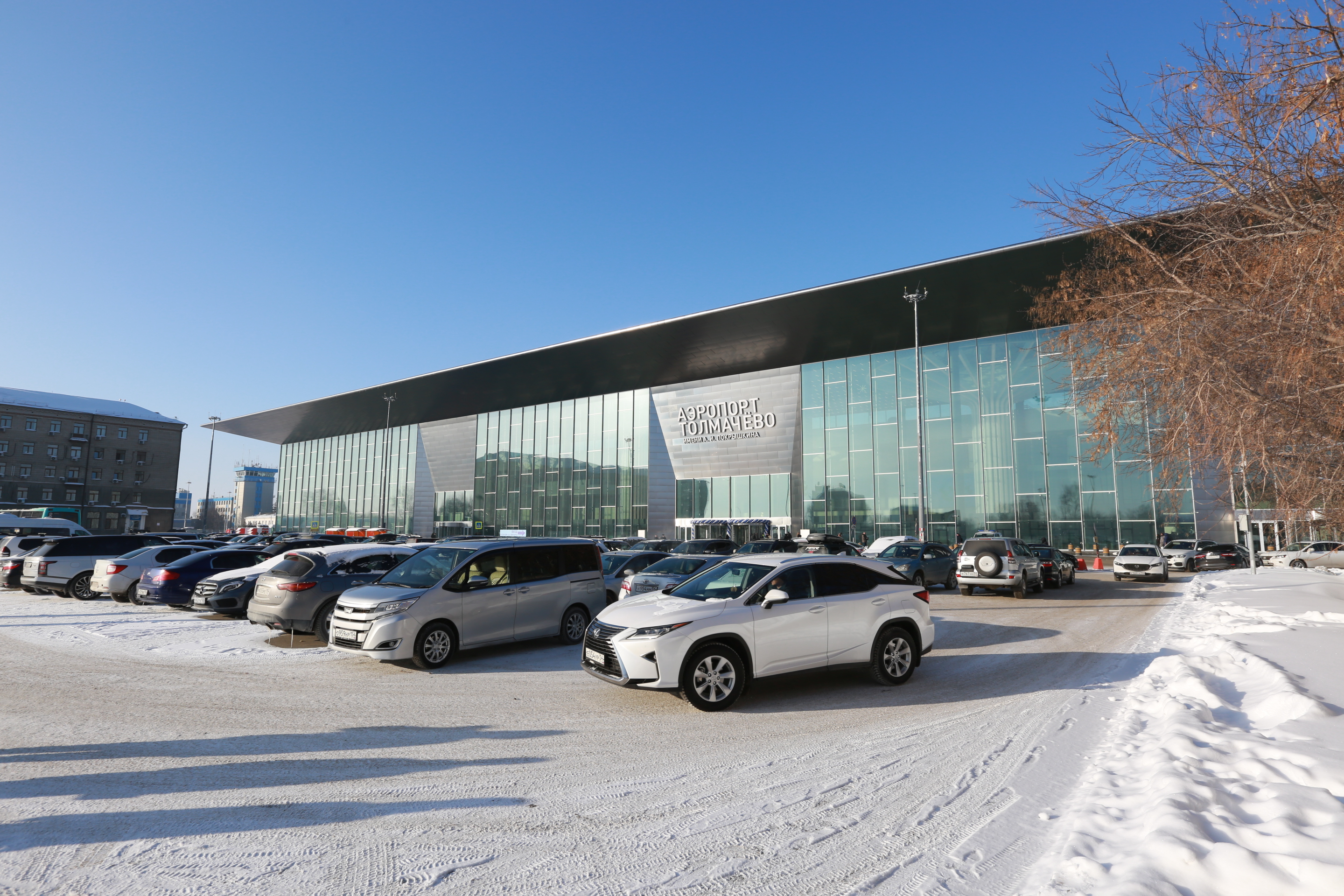 Красивый парк перед аэровокзалом в Толмачёво откроют летом 2026 года