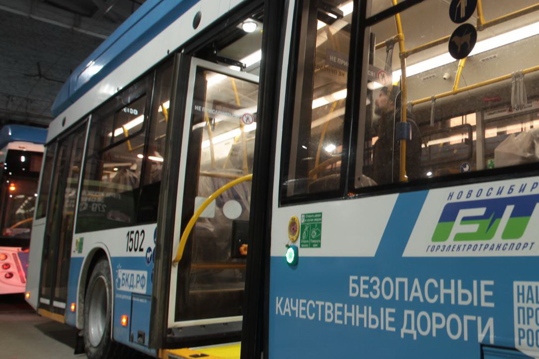 Почти 40 кондиционеров починили в автобусах и троллейбусах Новосибирска