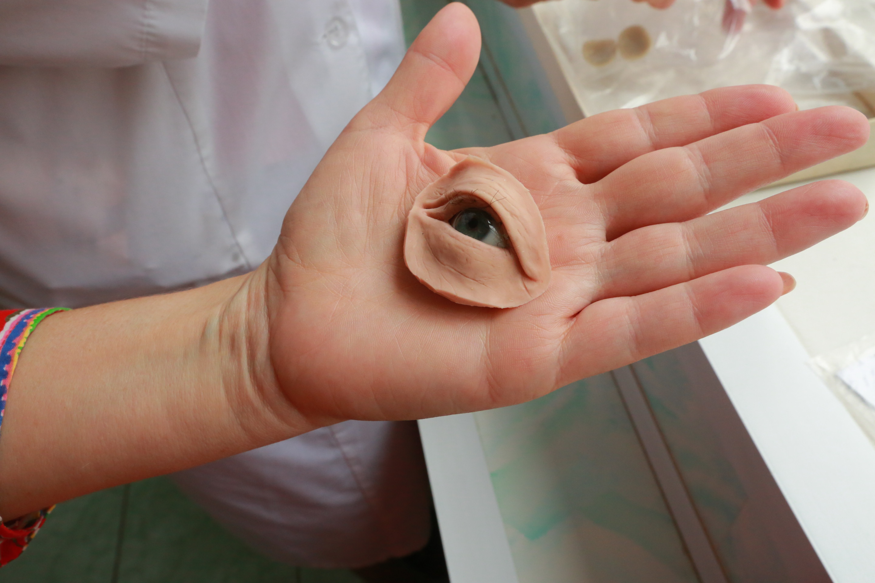 Протезирование глаз внесли в губернаторский сертификат в Новосибирске