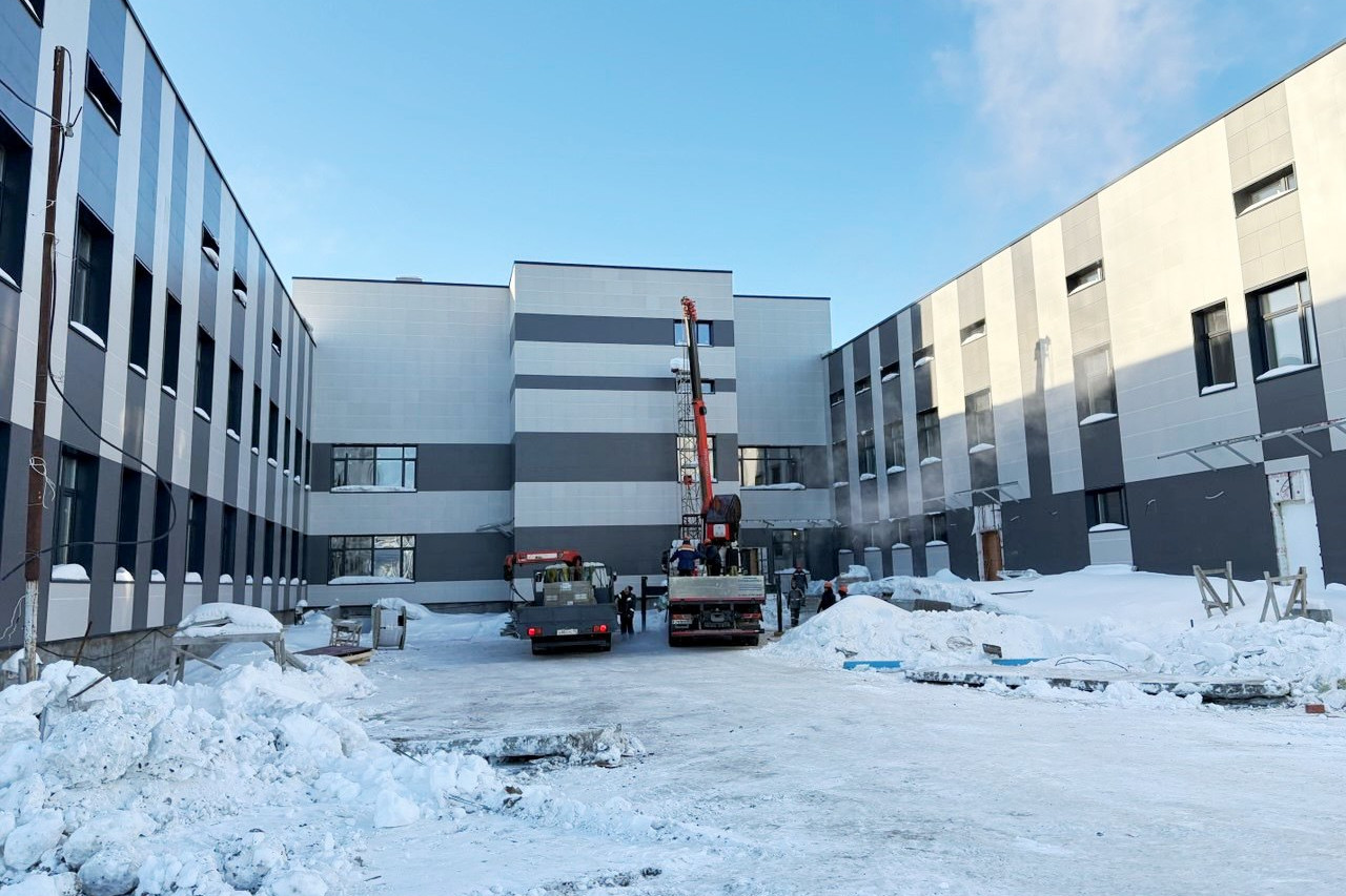 Огромный хирургический корпус достраивают в Новосибирской области