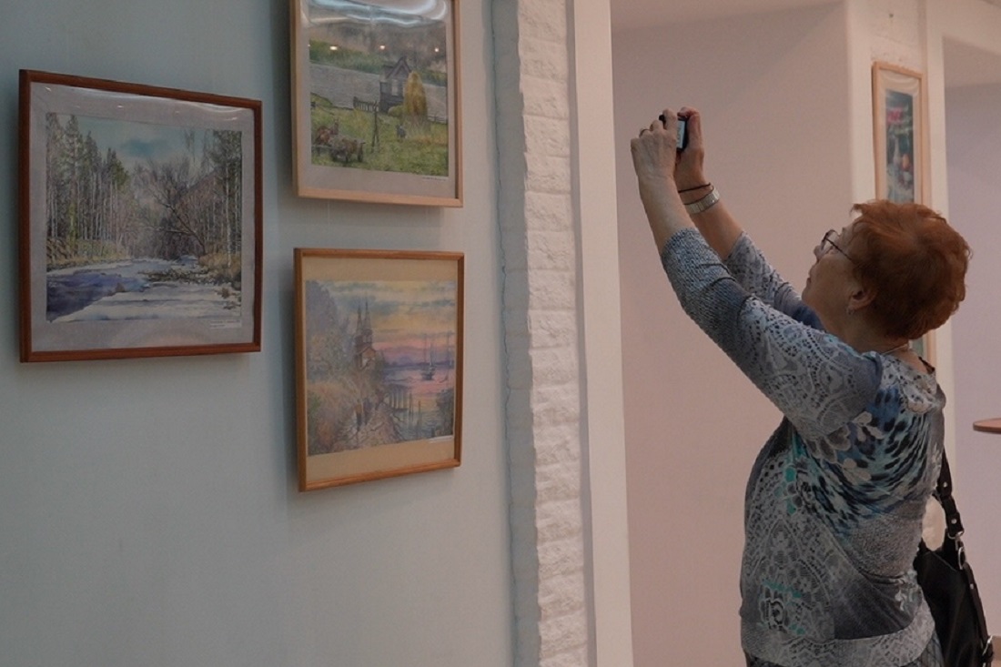 Безграничную акварель родных пейзажей показал художник из Новосибирска