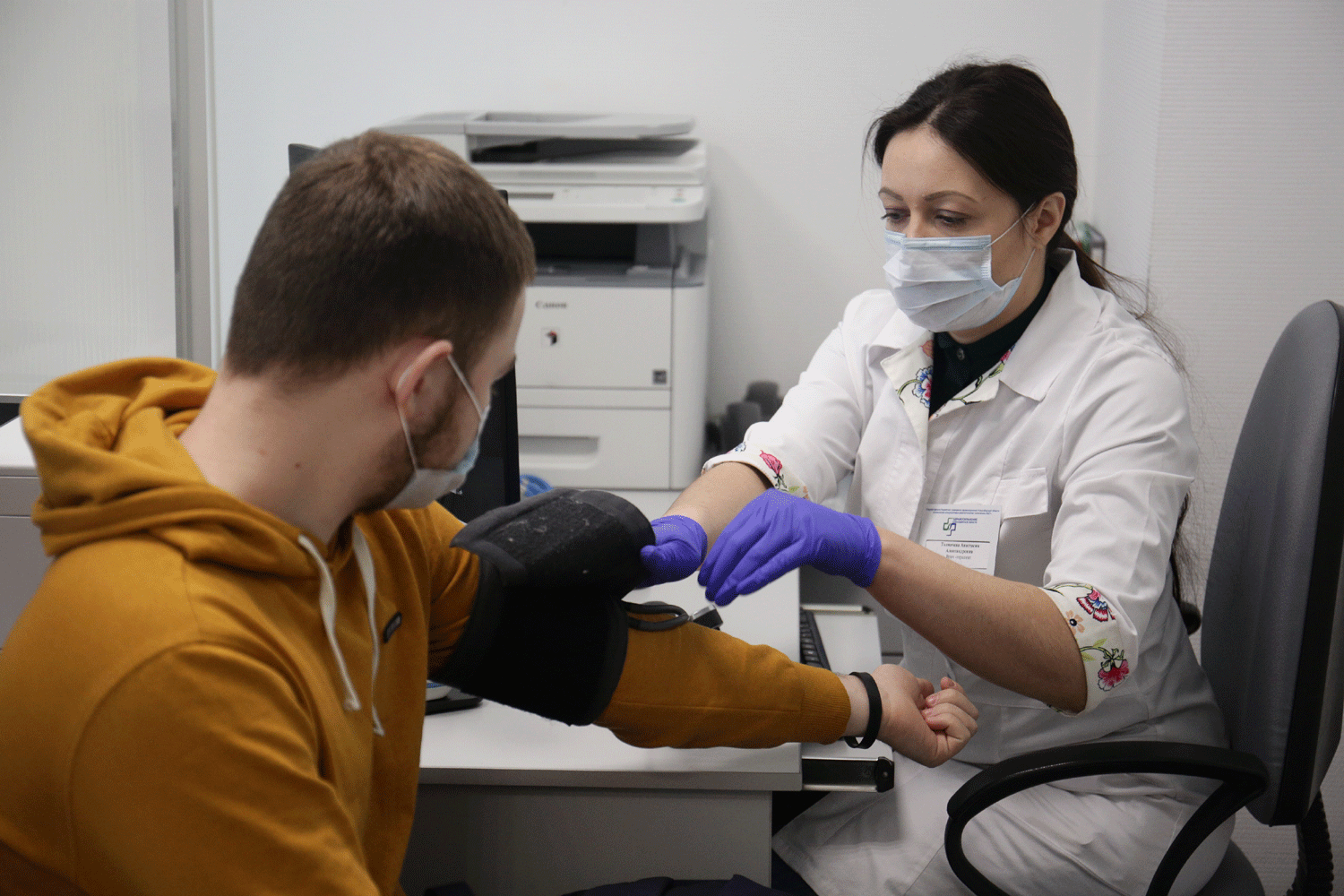 Новосибирцам предложили бесплатно проверить домашние тонометры