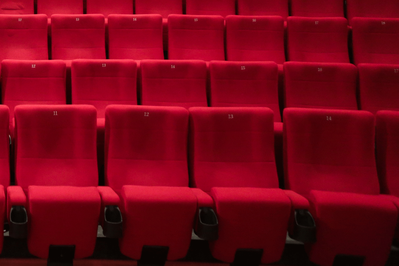 Молодые люди распылили газ из зажигалки в новосибирском кинотеатре