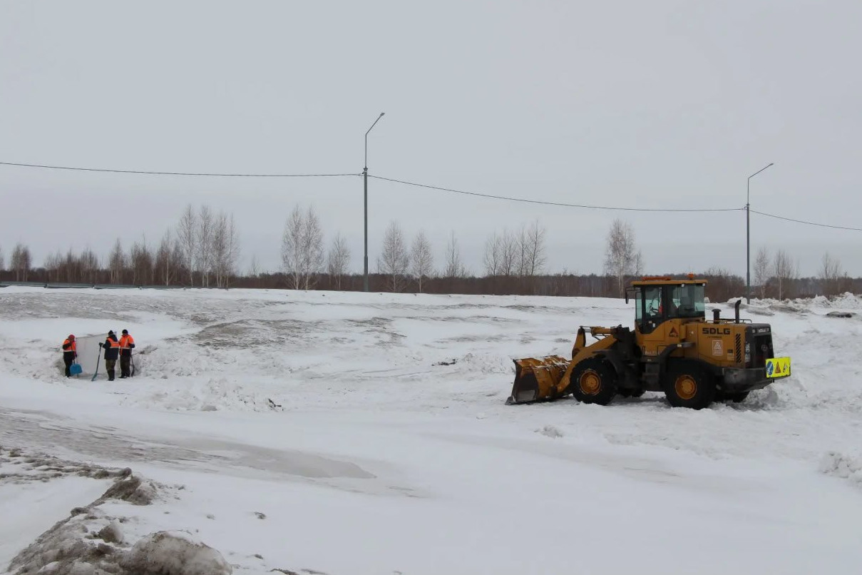На трассе из Новосибирска в Казахстан расчистили водопропускные трубы