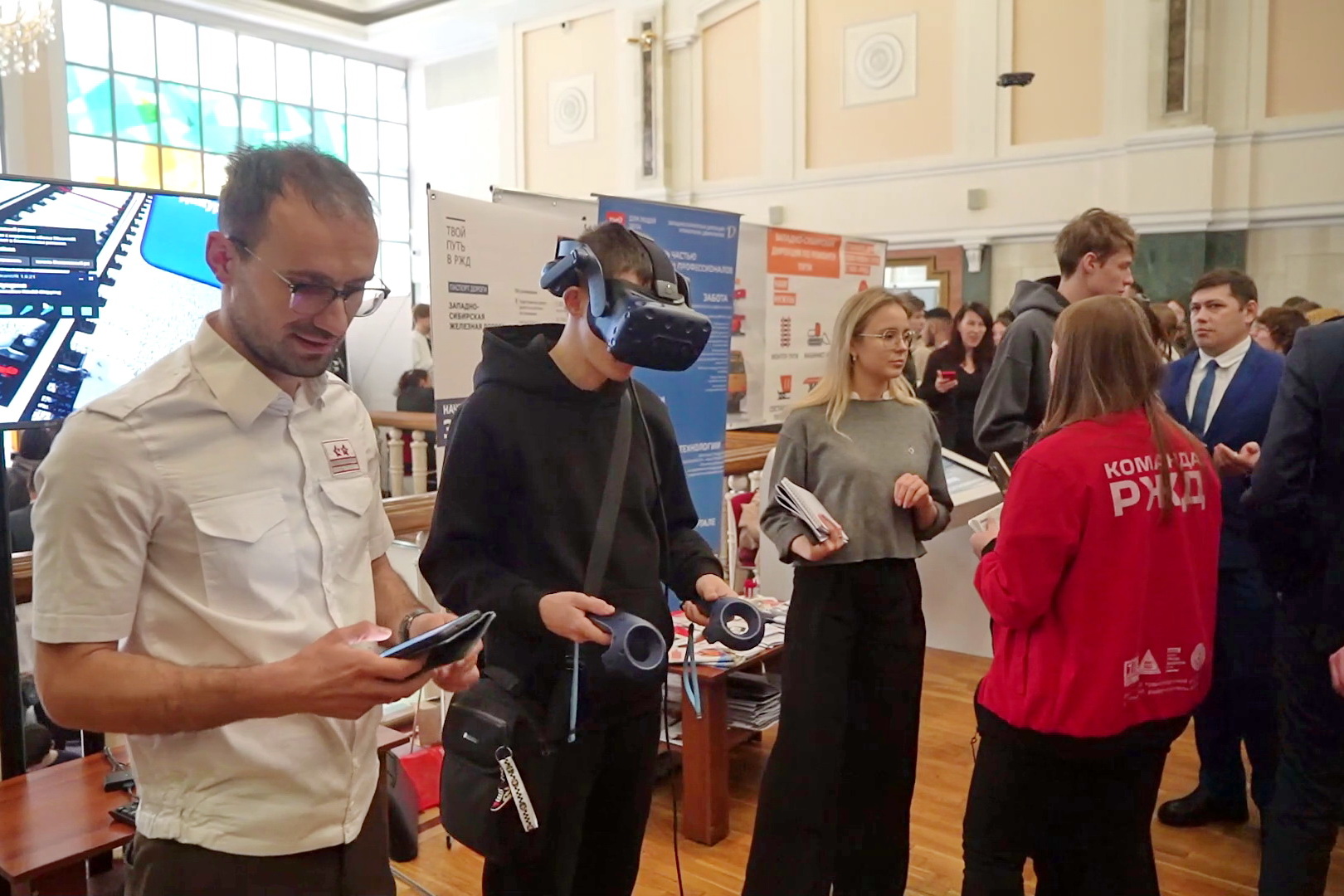 Ярмарка знаний: новосибирские вузы открыли двери для абитуриентов