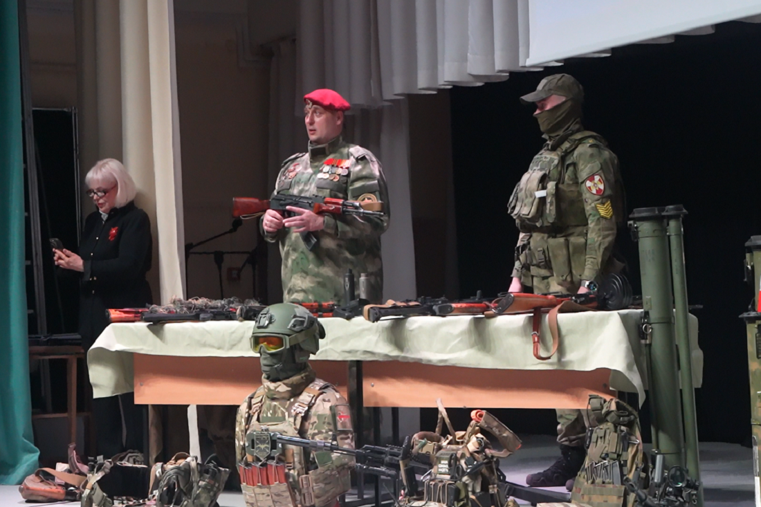 «Краповые береты» провели урок мужества в новосибирской гимназии