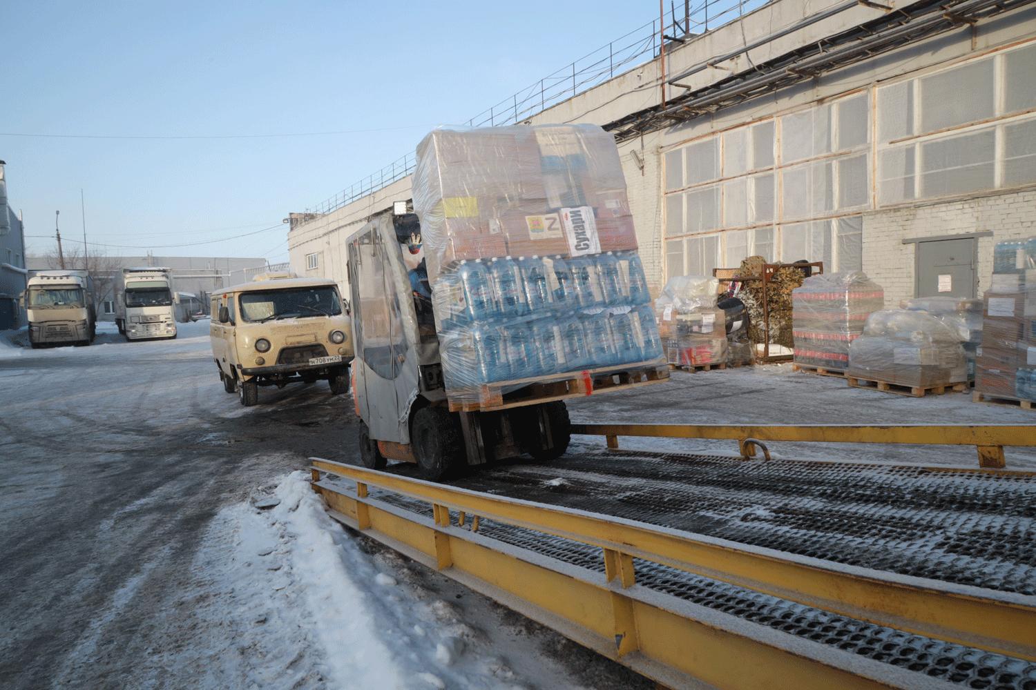 Мэр Кудрявцев: через ЕКЦ бойцам отправили 20 тонн гумпомощи