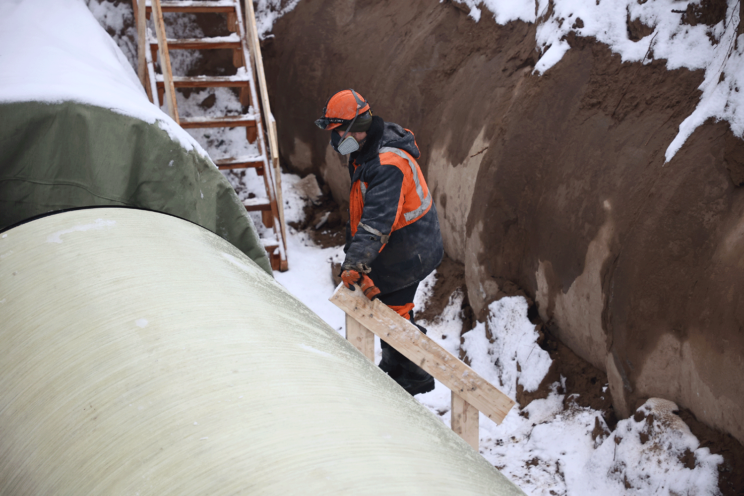 Восьмикилометровый водопровод проложили для новостроек в Клюквенном
