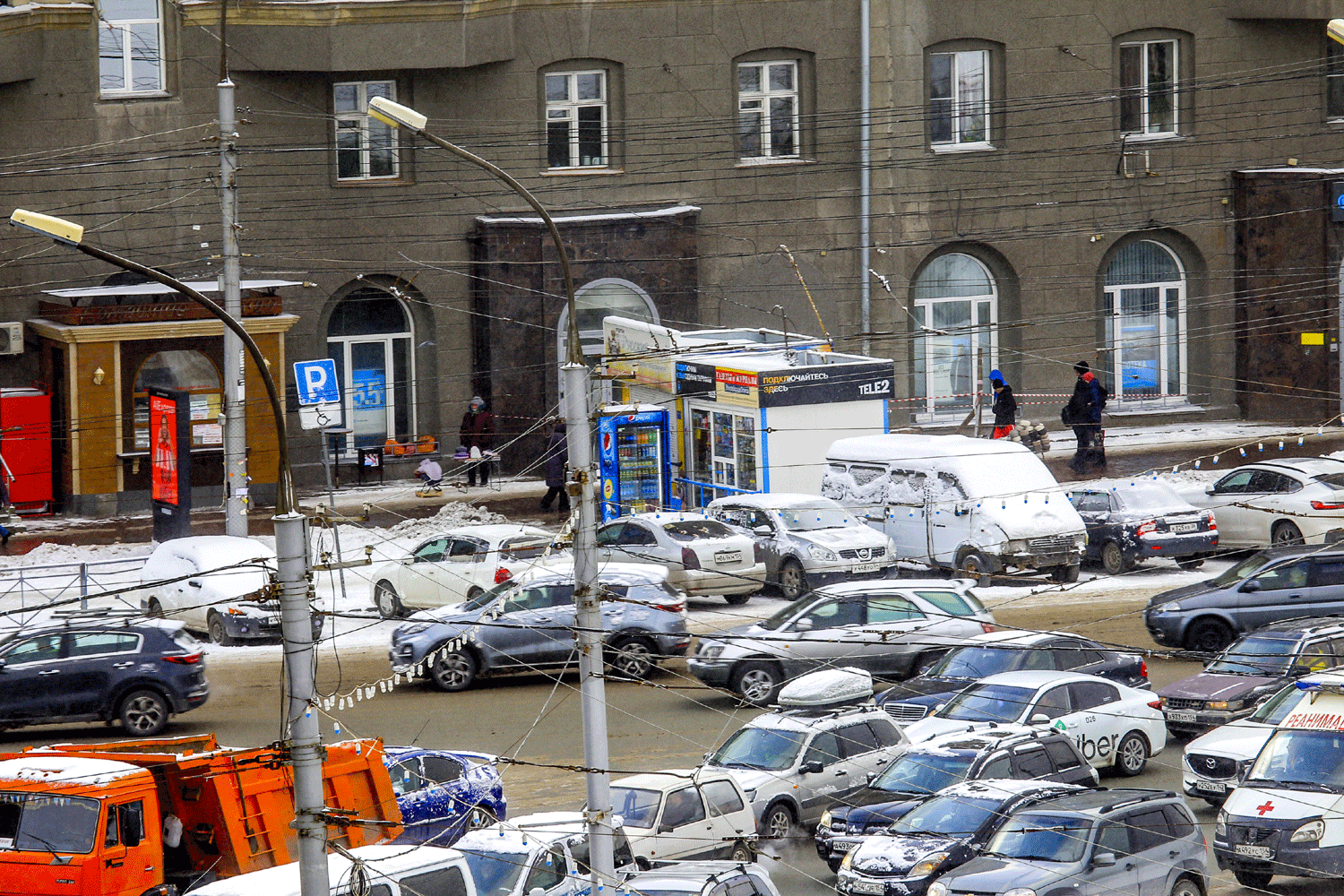 Из-за пробок уберут разворот на одном из перекрёстков Красного проспекта