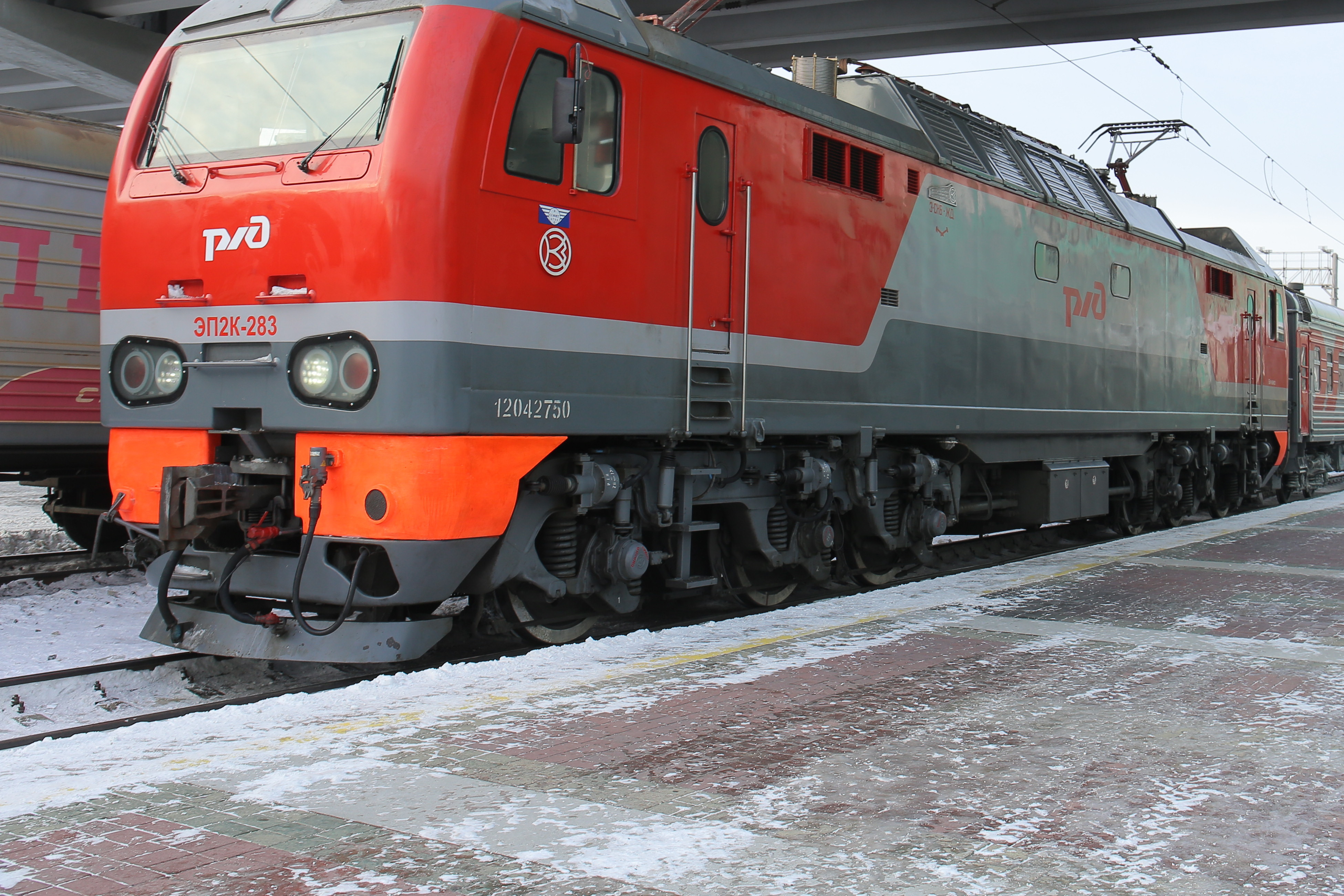 Вставший на путях поезд Новосибирск – Белгород задержал другие составы