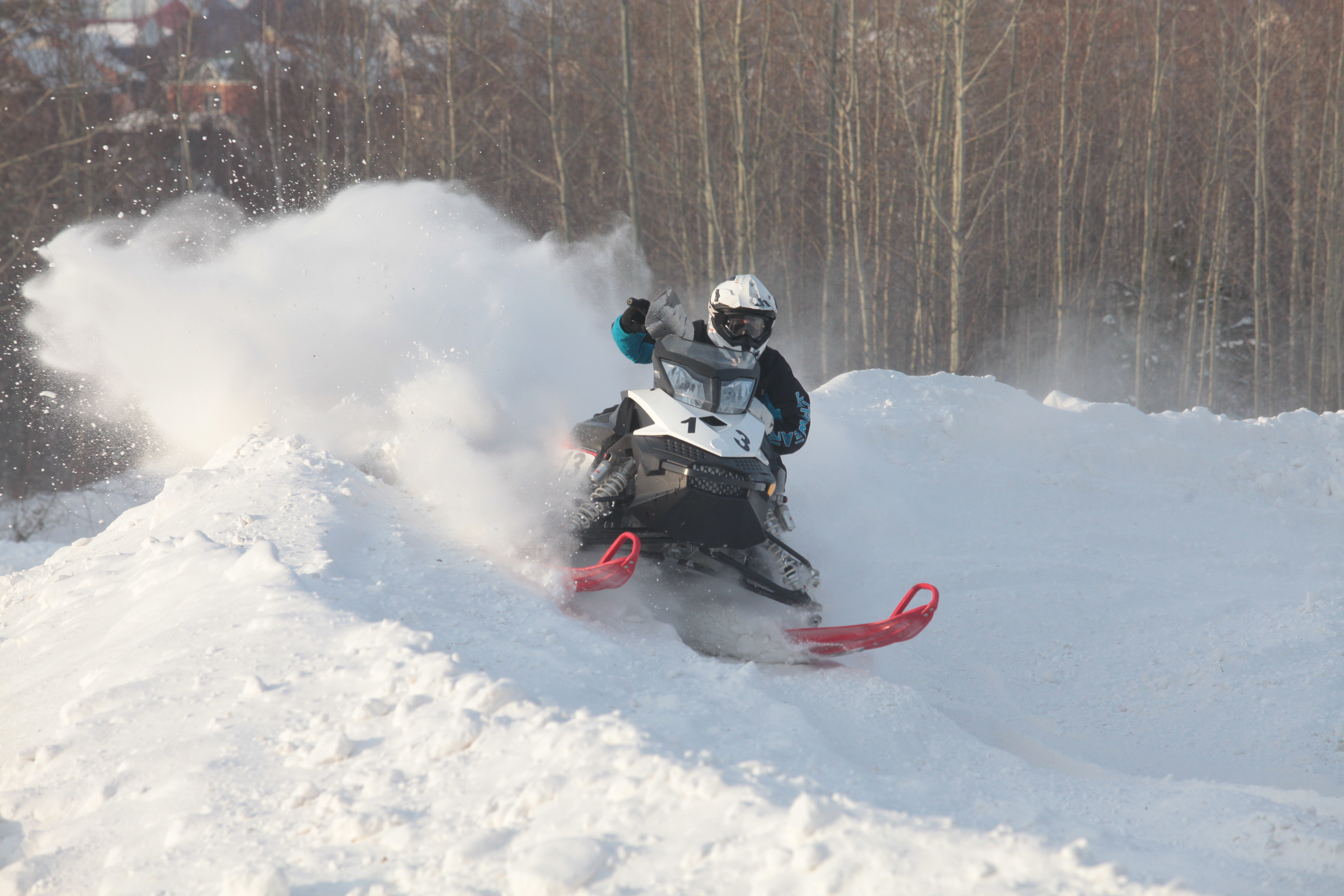 Новосибирцам запретили выезжать на лёд на снегоходах и мотособаках
