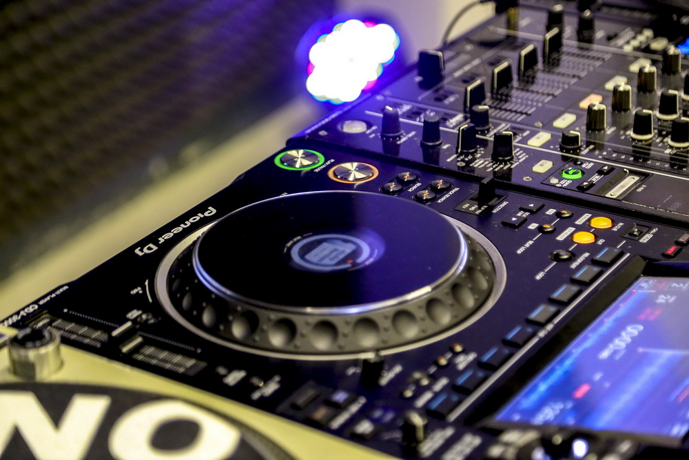 Скучный плейлист на дискотеке довёл сибиряка до уголовного дела