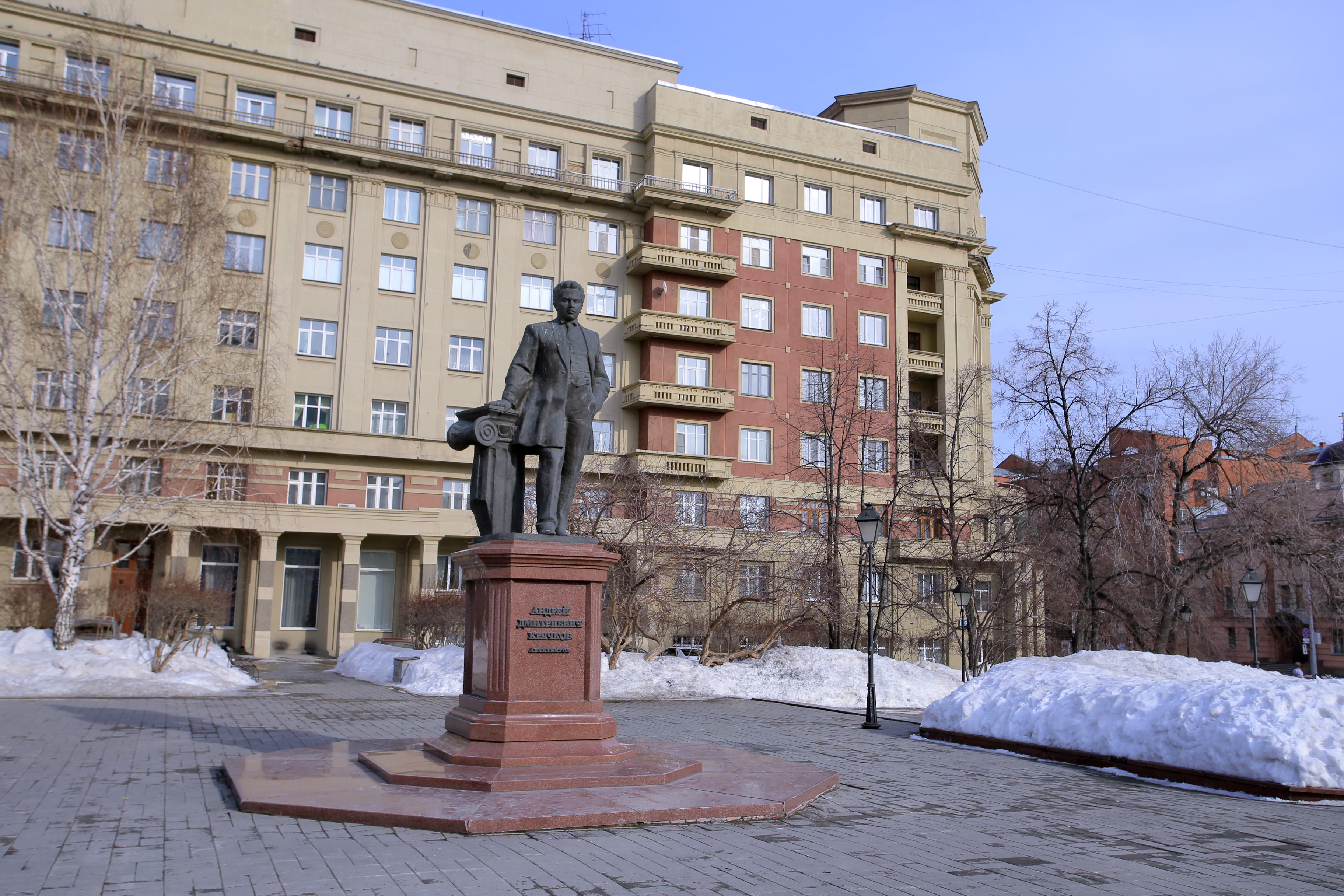 Крячковские школы в Новосибирске: от русских палат до готики и модерна