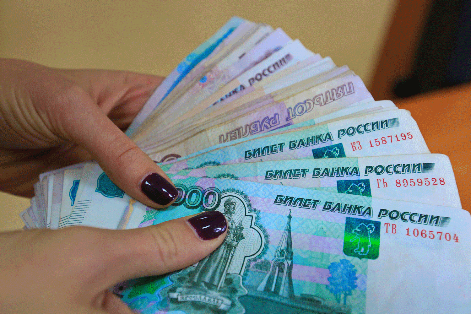 Новосибирская область поднялась на третье место по зарплатам в Сибири