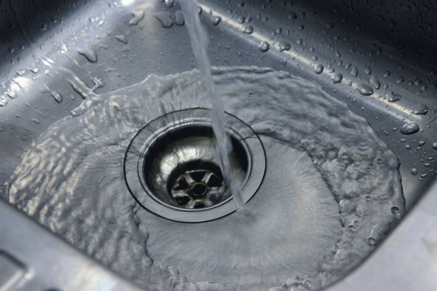 456 проб воды исследовали с начала паводка в Новосибирской области