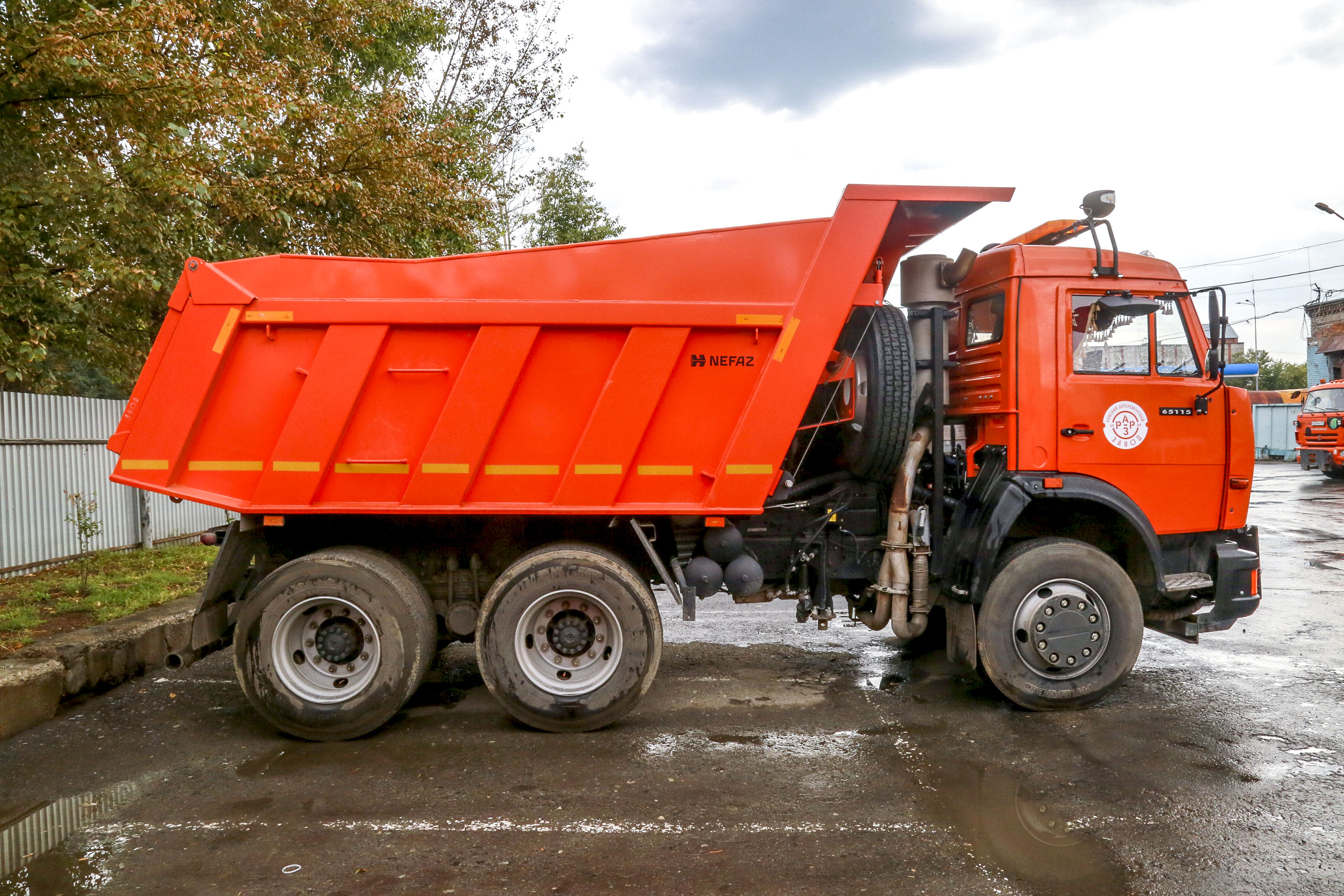 Новые правила для большегрузов вводят в Новосибирске: где запретят ездить