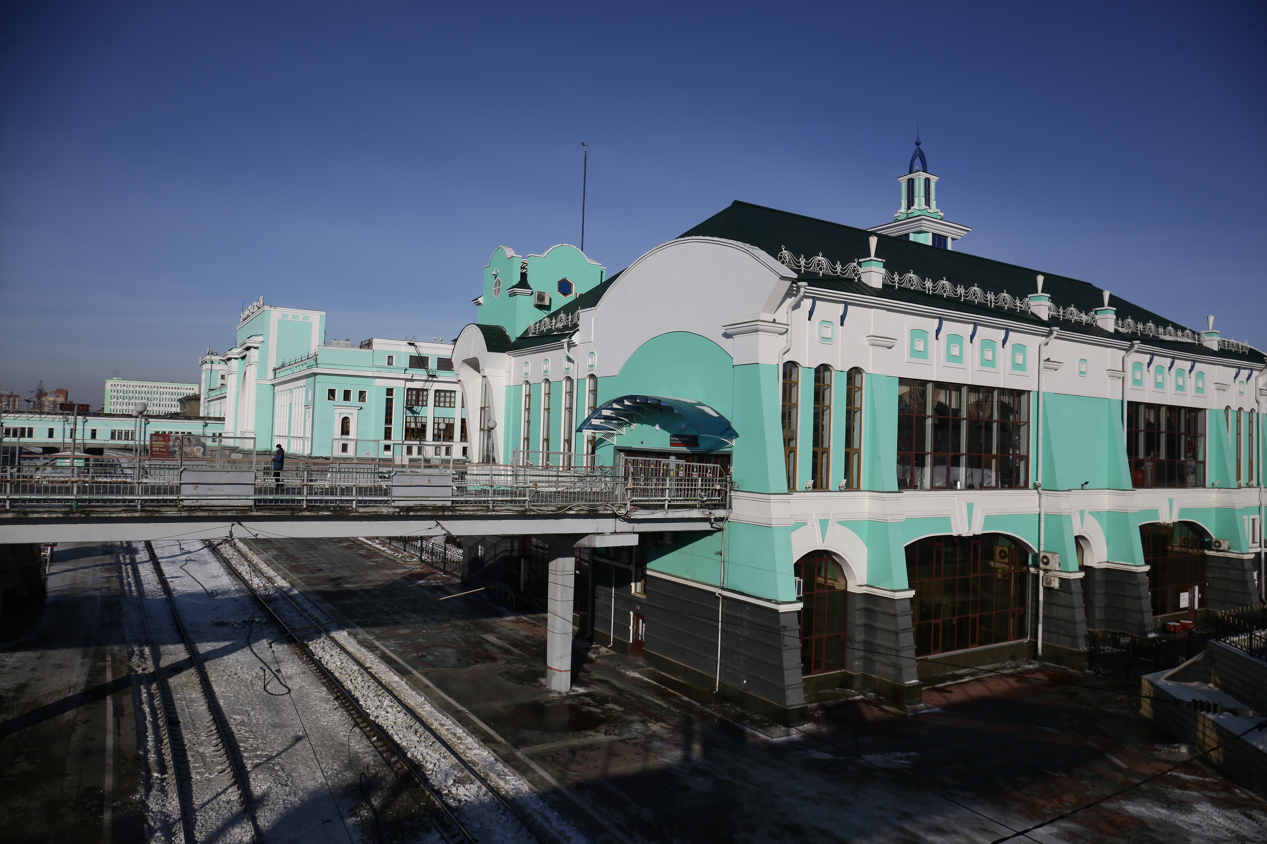 Зажигательный концерт на вокзале Новосибирска устроили артисты ДКЖ