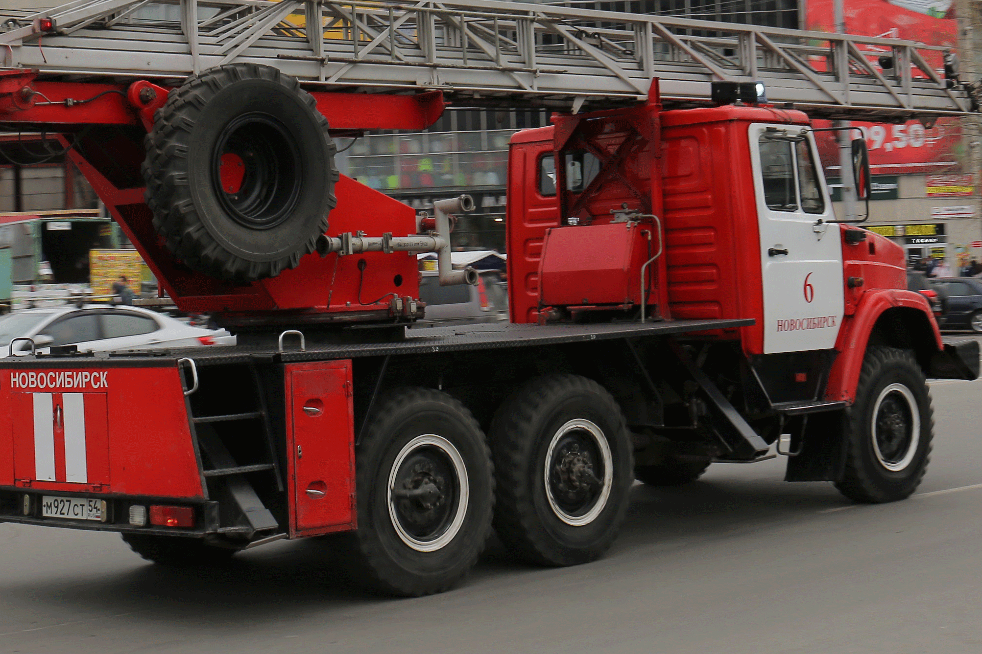 Молодая женщина пострадала при пожаре в девятиэтажке Новосибирска
