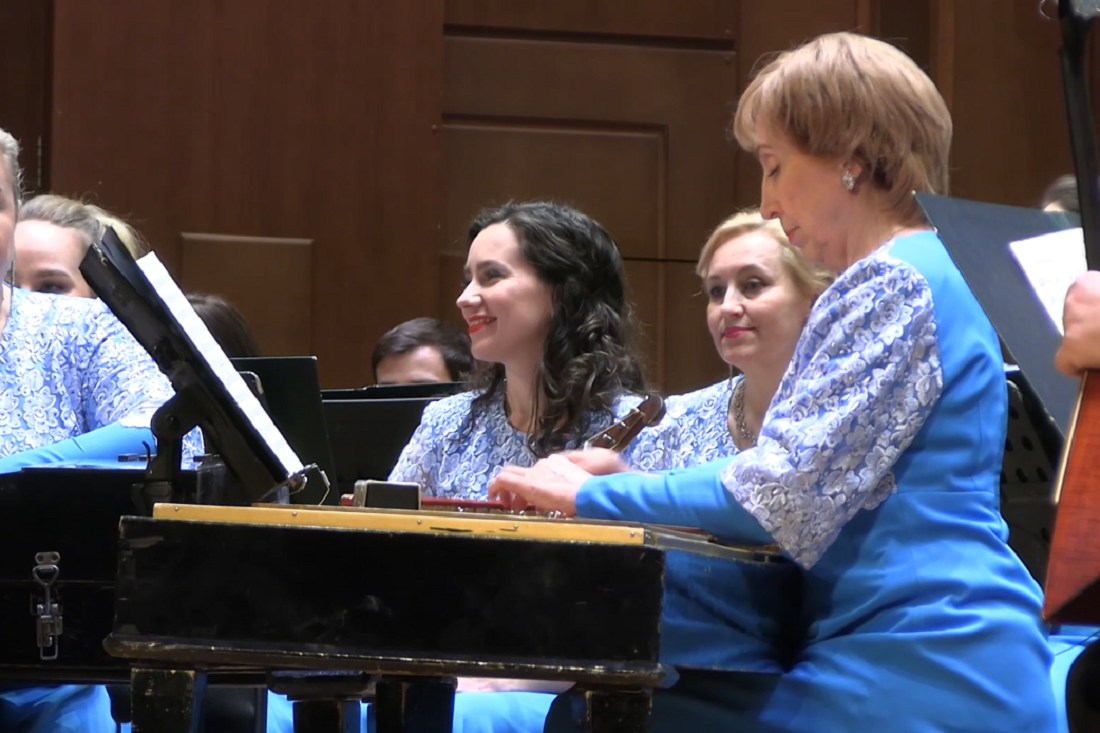 Вальсом на гуслях попытался удивить новосибирцев оркестр имени Осипова