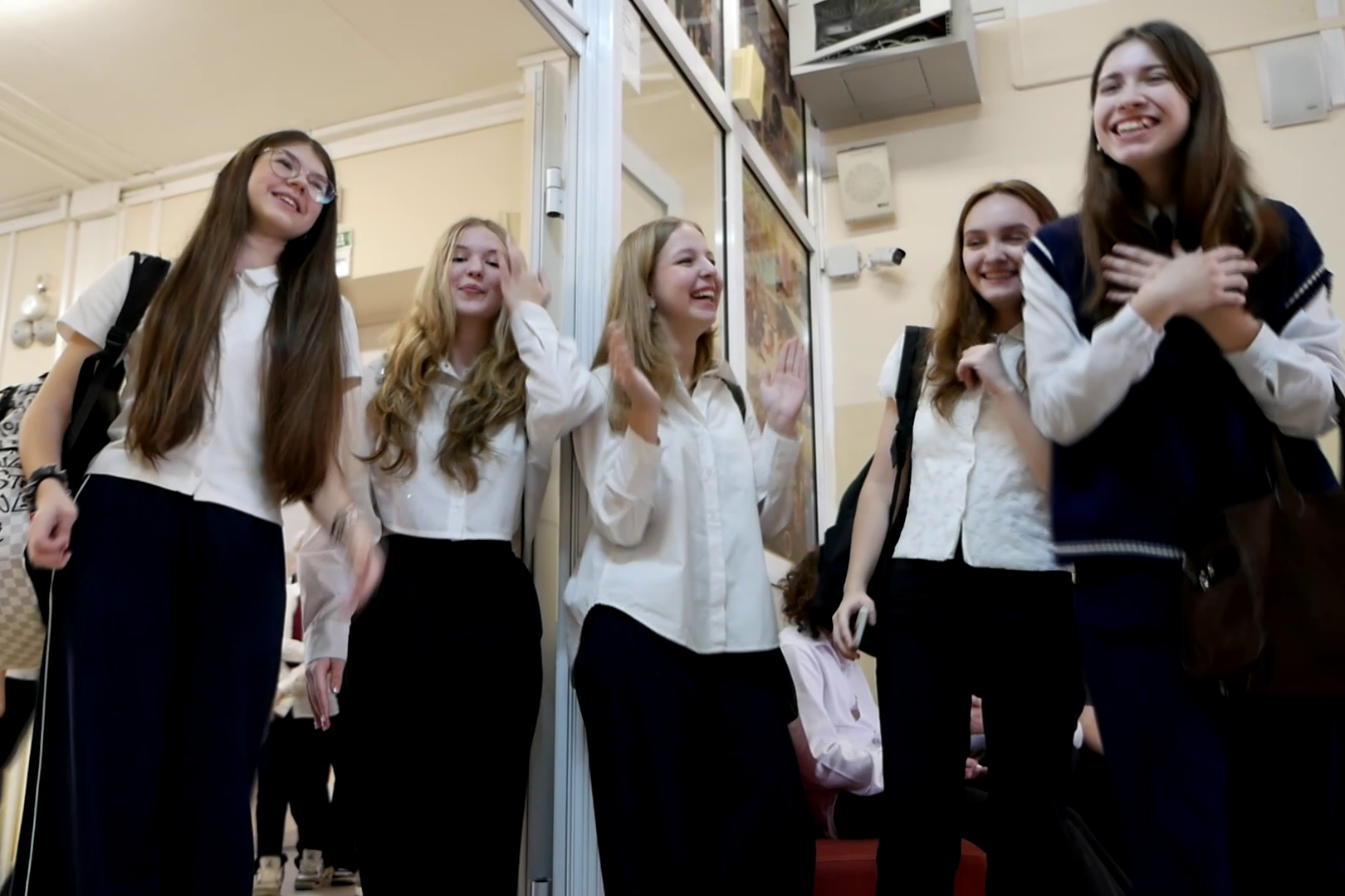 Музыка вместо звонков: ученики лицея №12 бегут на перемену с Зацепиным