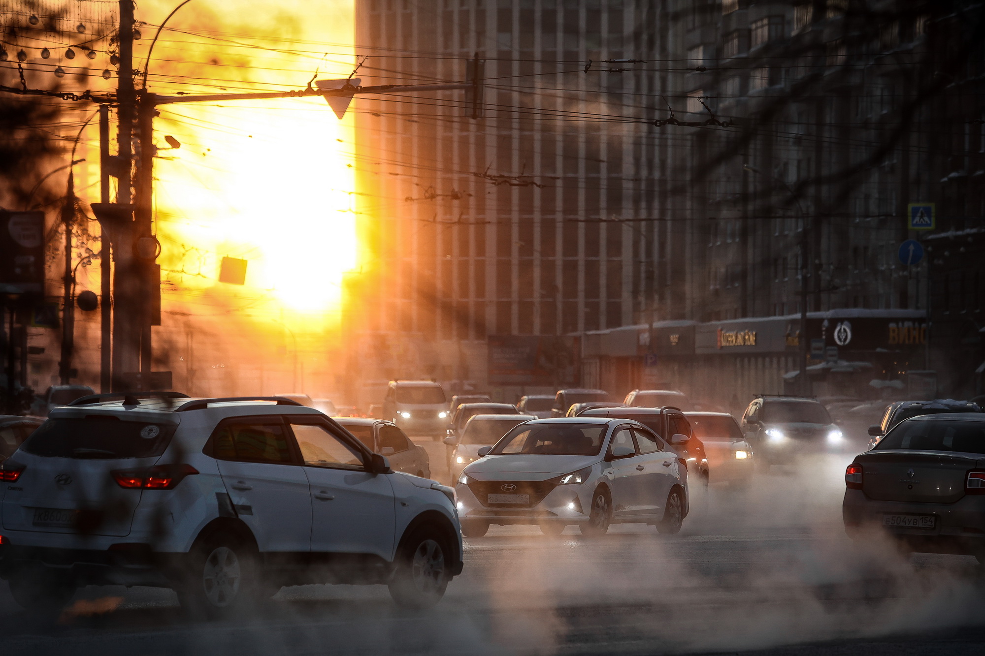 «Крепитесь, люди. Скоро лето»: атмосферные фото морозного Новосибирска