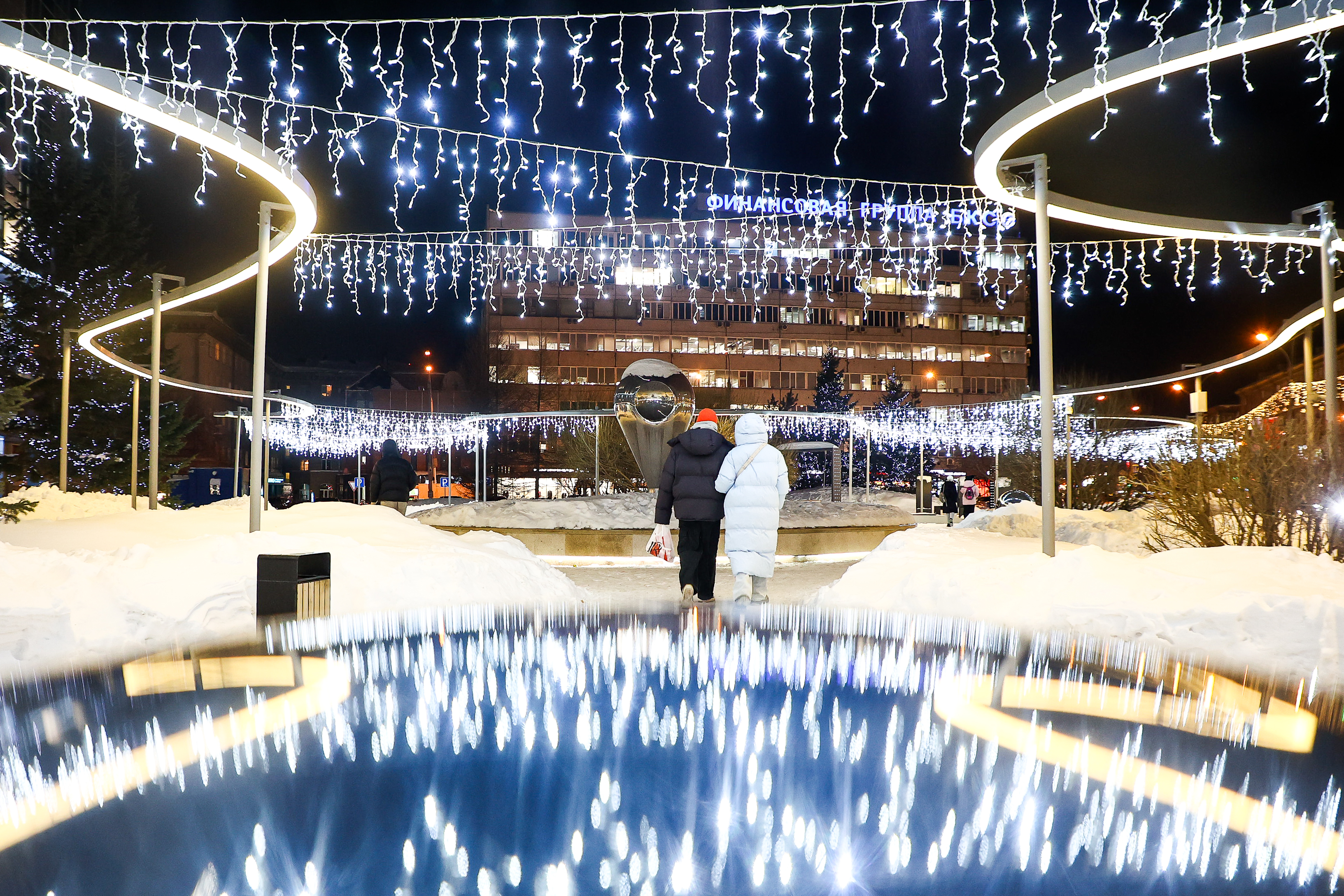 Сверкает и переливается: 25 настроенческих фото новогоднего города