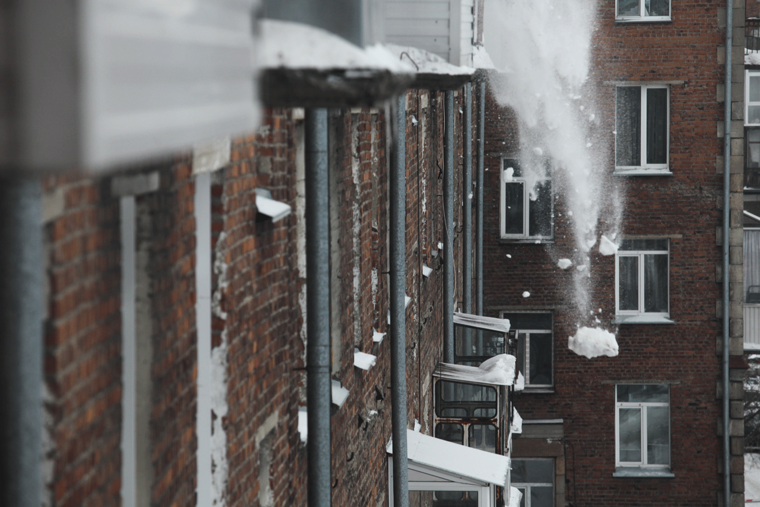 Новосибирец взыскал 800 тысяч с УК за разбитую снегом машину