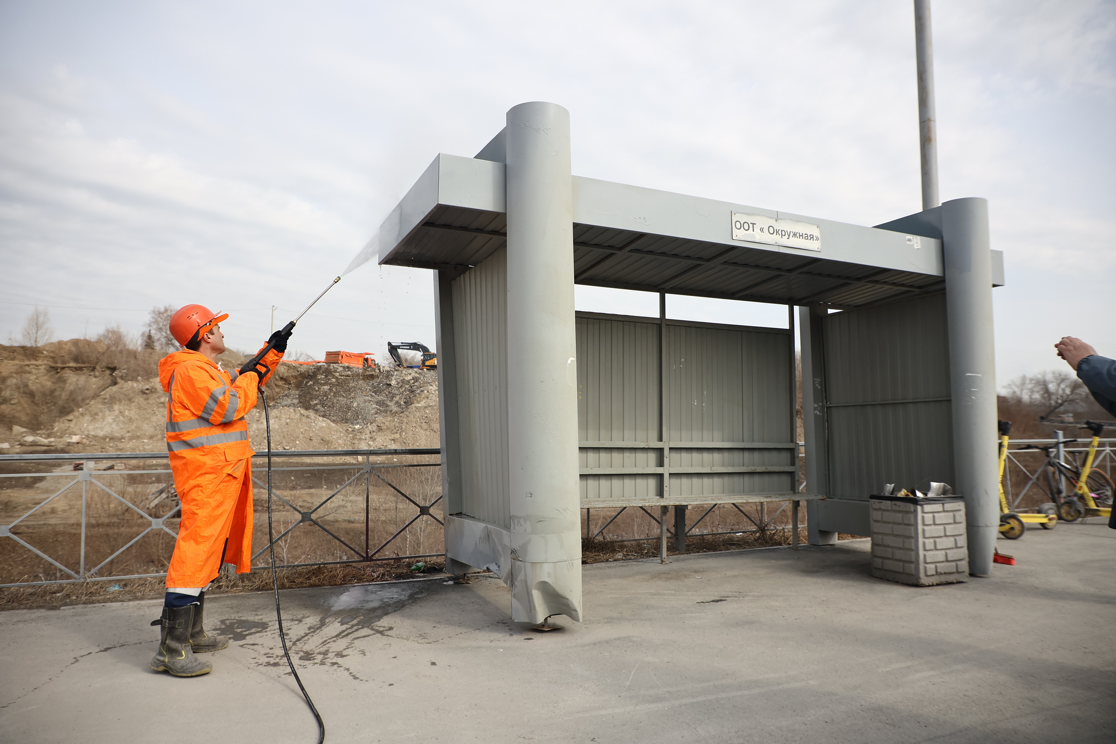 Генеральная уборка Калининки: осталось отмыть пять остановок