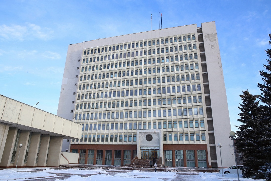 Мозаичный пол в холле заксобрания на Кирова заменят гранитной плиткой