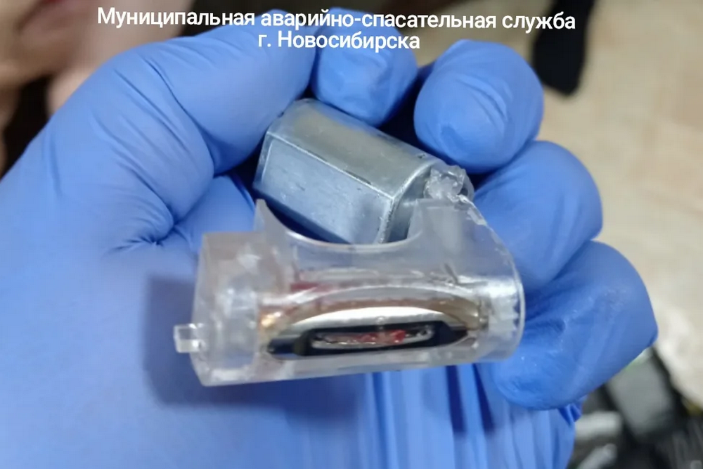 Засунувшего в триммер язык малыша увезли на скорой в Новосибирске