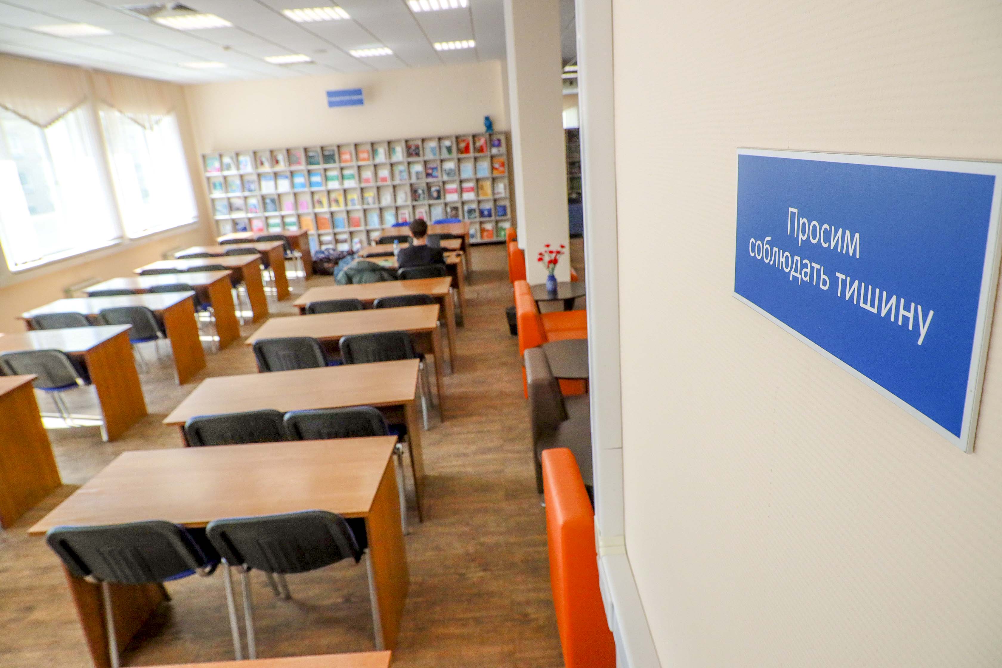 От жития святых к цифровым системам: репортаж из научной библиотеки НГТУ