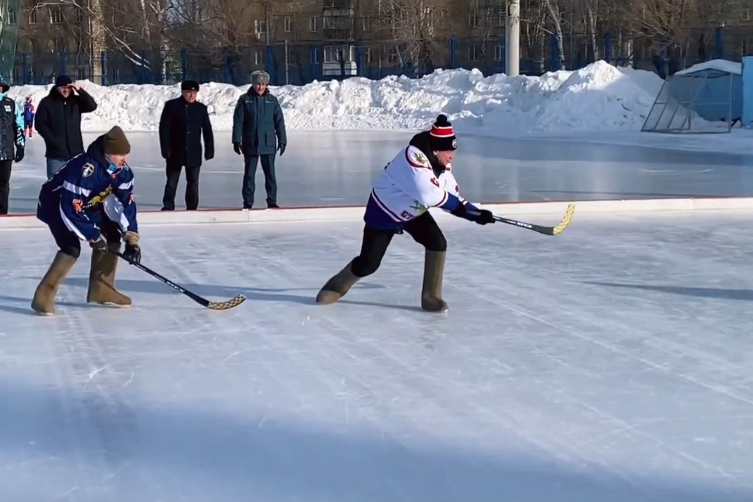 Открытый турнир по хоккею на валенках прошёл в Новосибирске