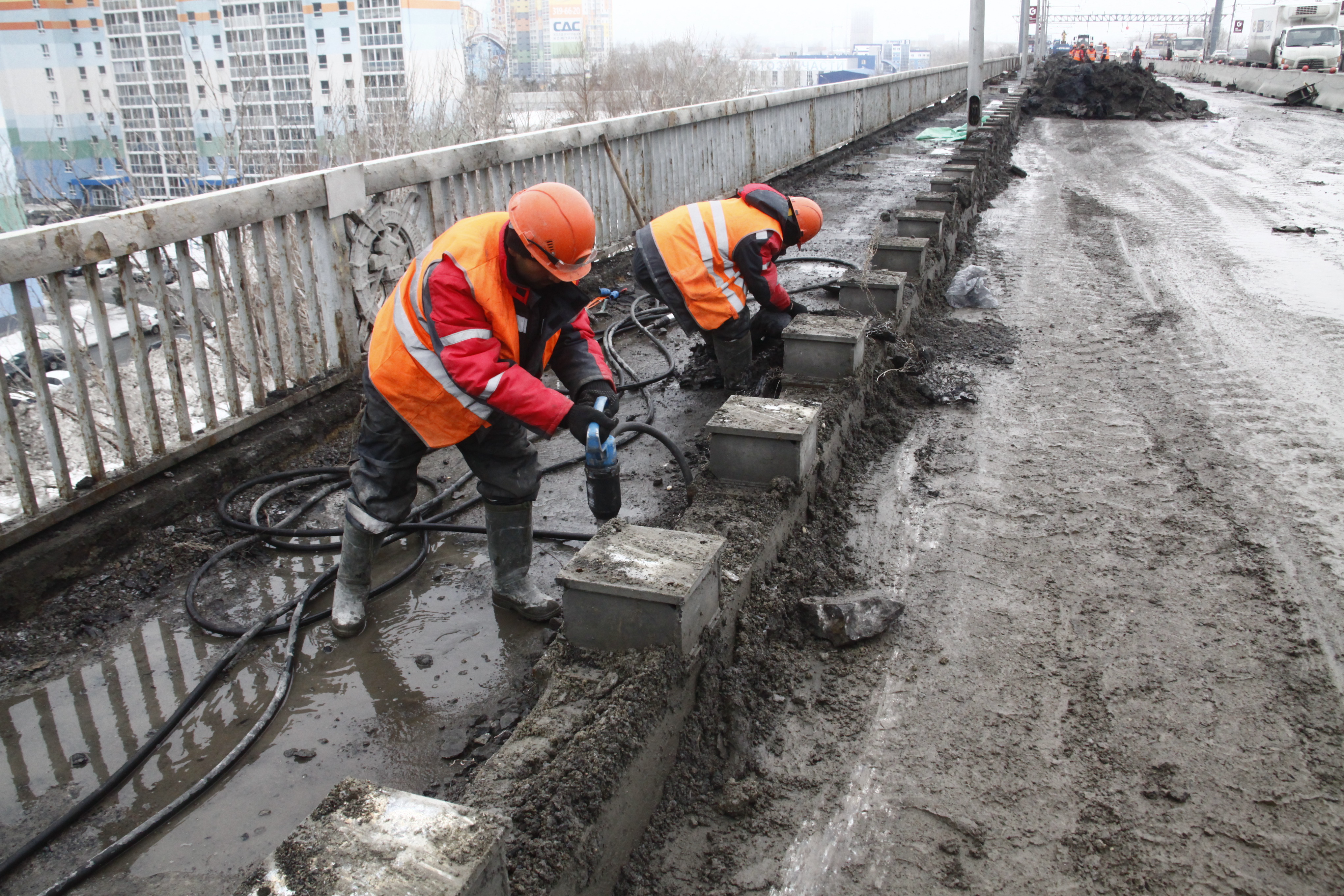 Ремонт дороги на Димитровском мосту полностью завершат к ноябрю 2026 года