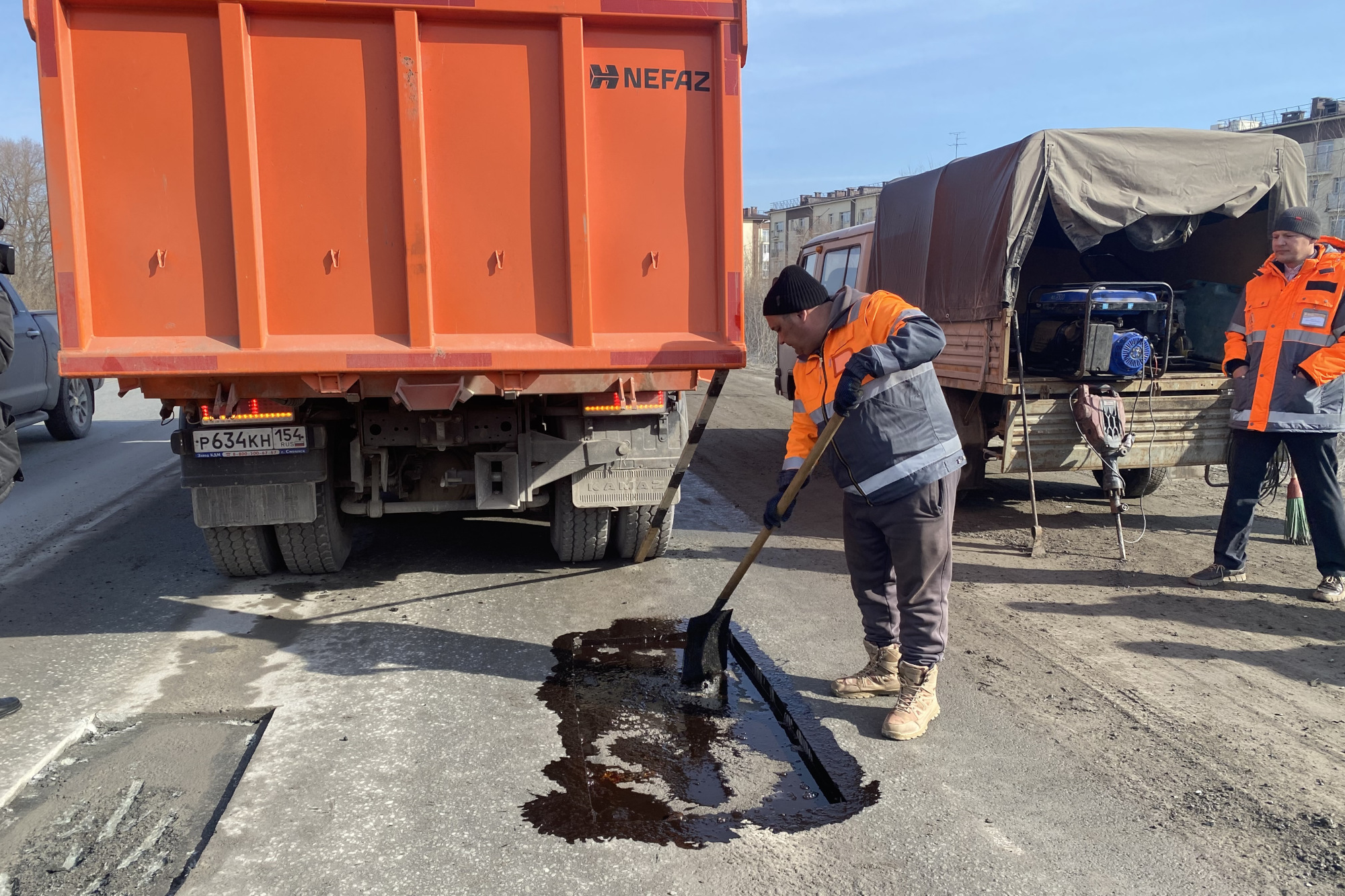 Ямочный ремонт ускорили на дорогах Новосибирской области