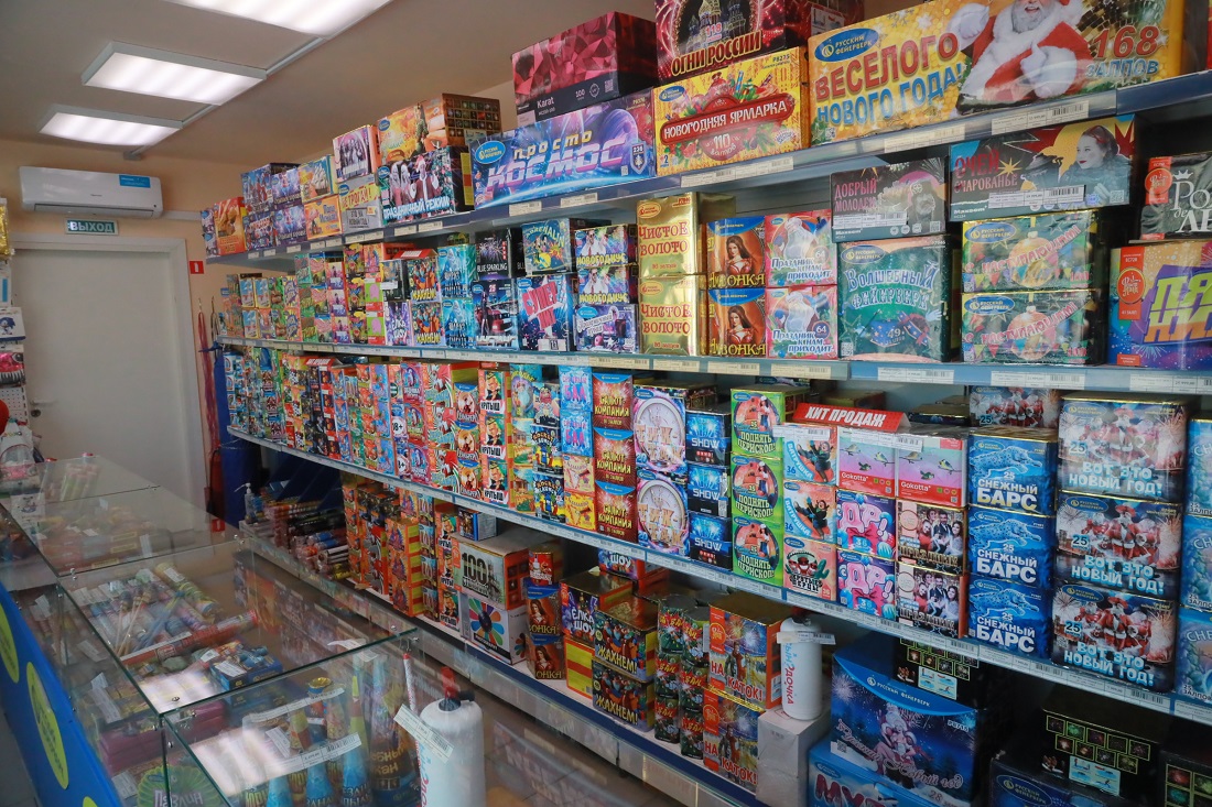 «Всё небо в искрах»: как выбрать фейерверк на Новый год — советы эксперта