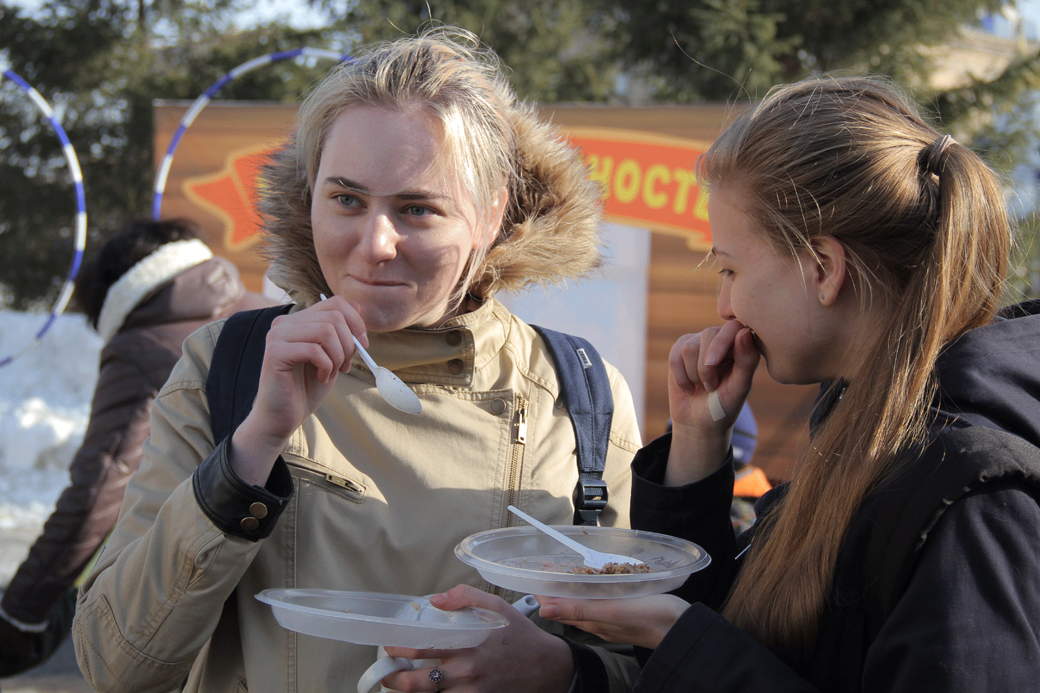 Плов, сбитень, пышки: чем полакомиться на Масленицу в парках Новосибирска
