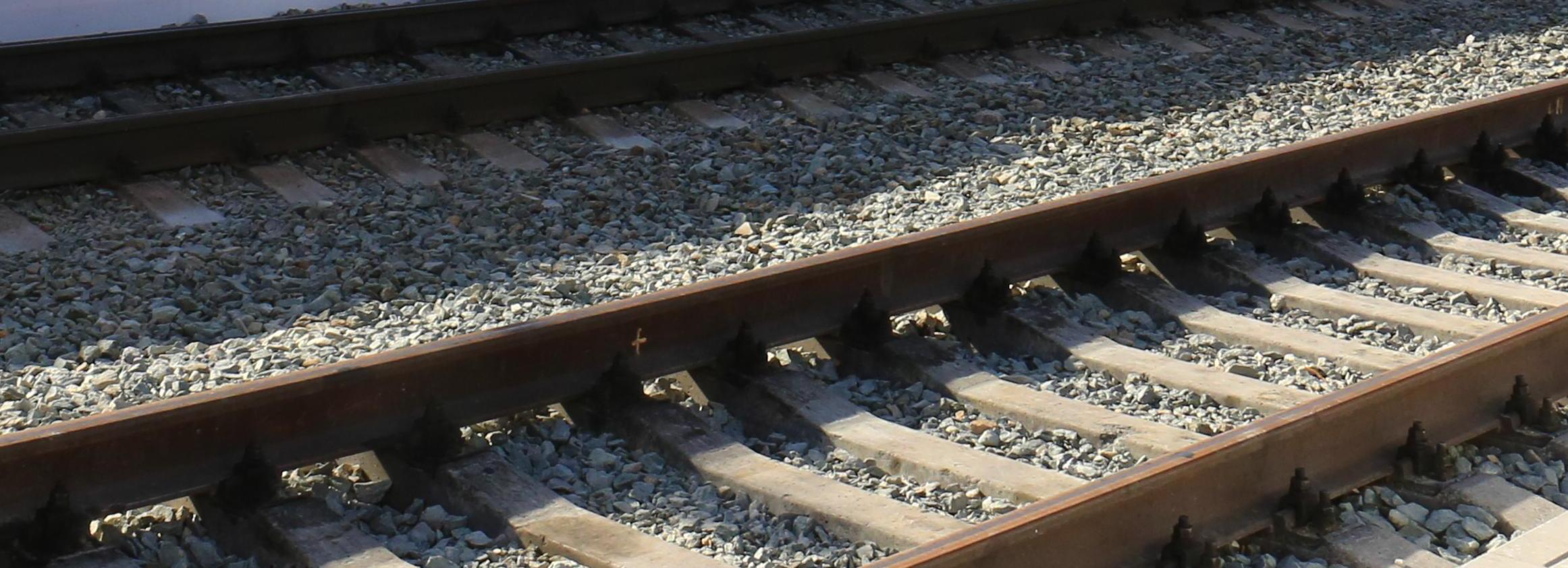 84-летняя пенсионерка погибла под поездом в Новосибирской области