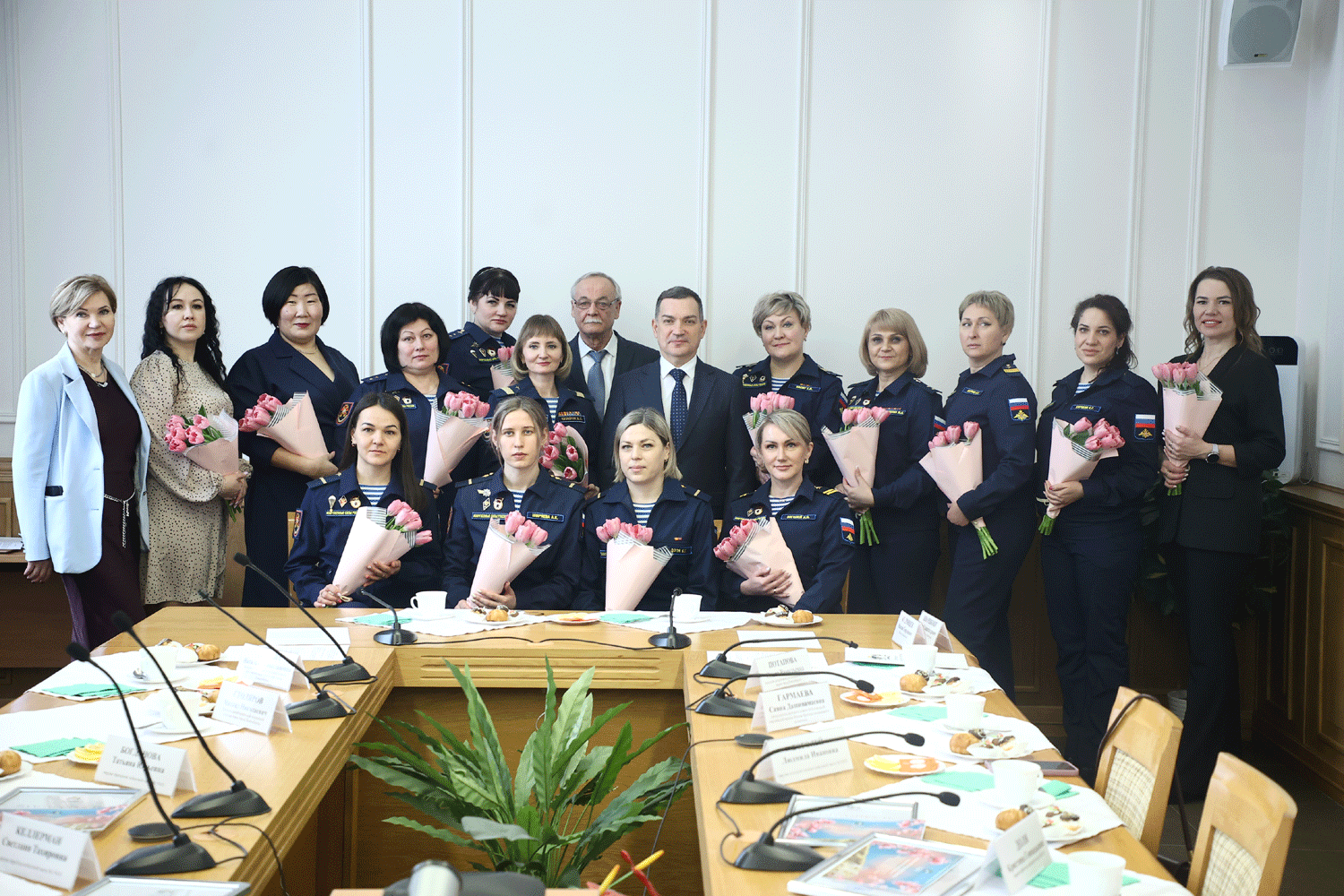 Мэр Кудрявцев встретился с 15 участницами СВО из Новосибирска