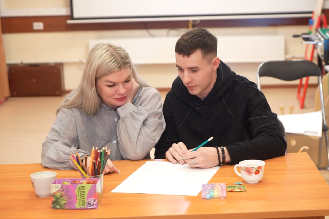 Краски вместо слов: арт-терапия реабилитирует бойцов СВО в Новосибирске