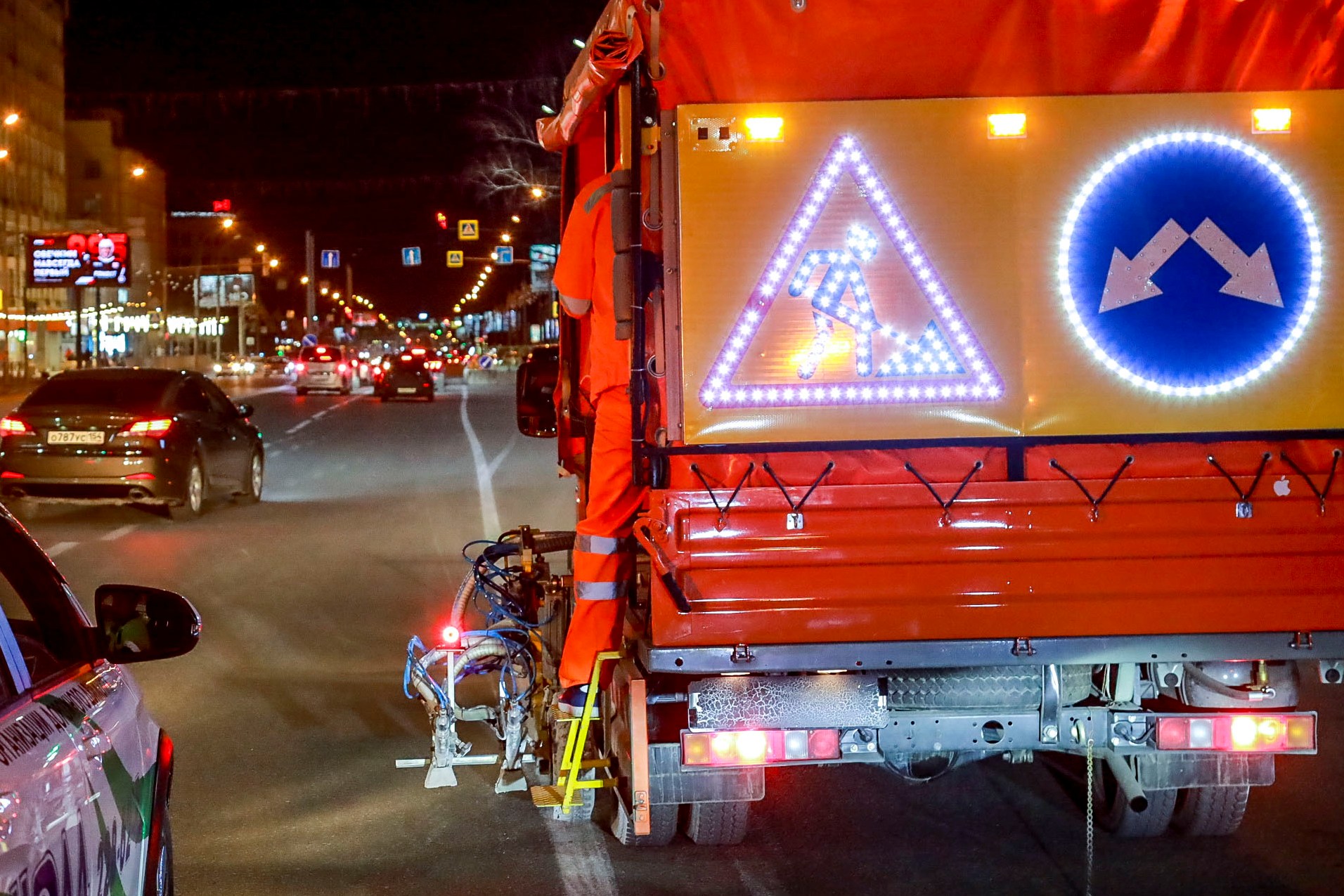 Разметку со стеклошариками за 30 млн нанесут возле школ в Новосибирске