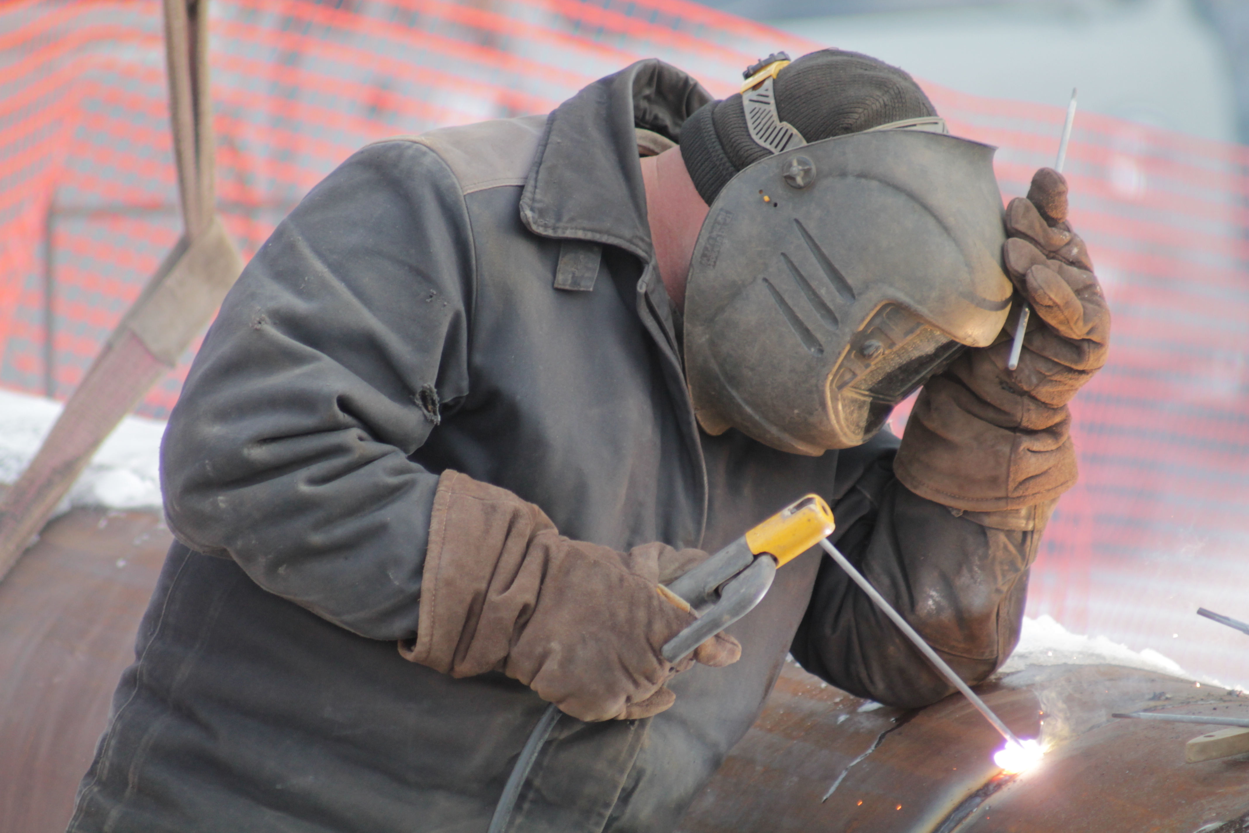 Места зимних ремонтов труб в Новосибирске полностью благоустроят в июне