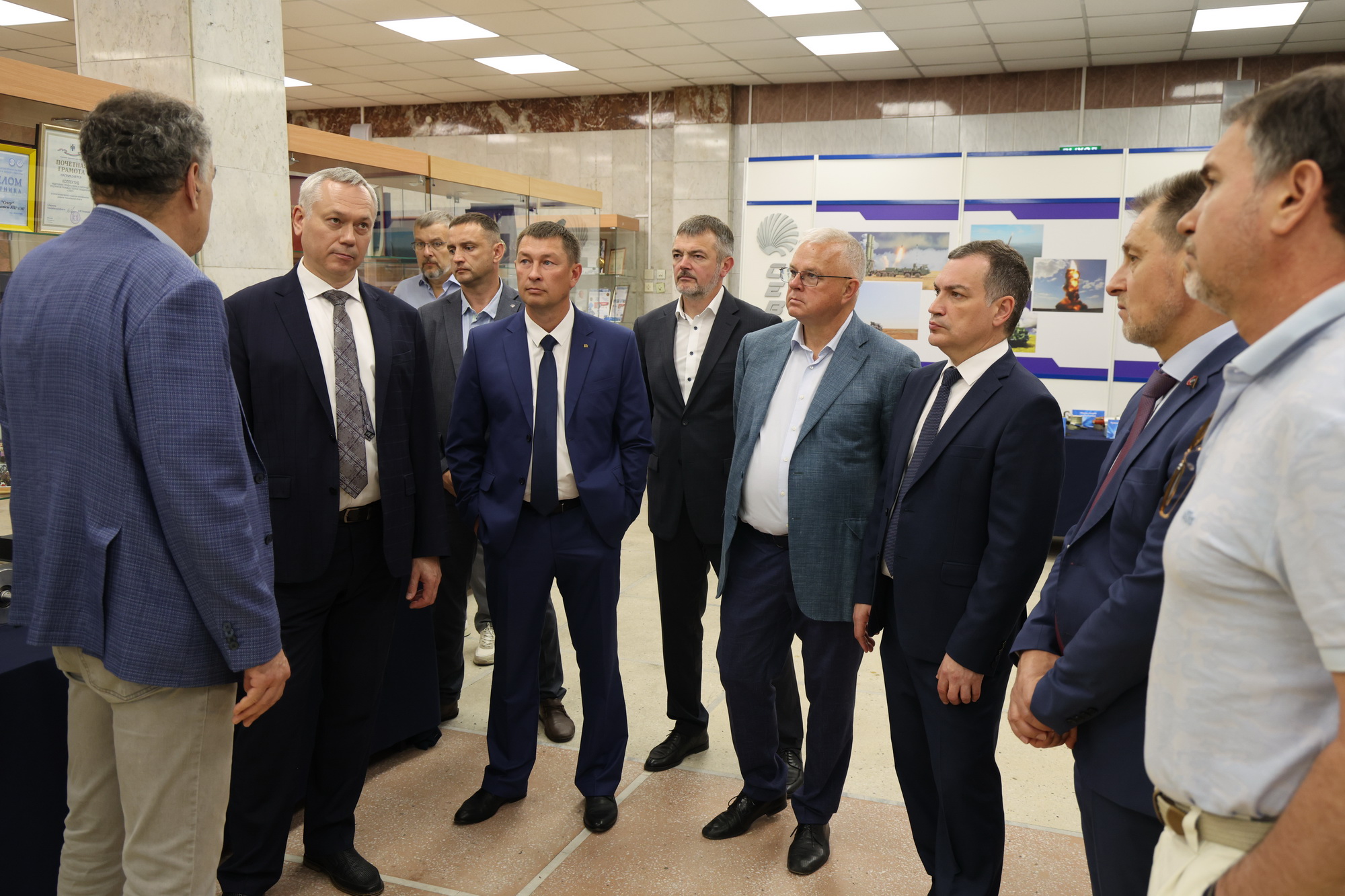 Кадровые проблемы на «Севере» и «Катоде» обсудили с участием мэра