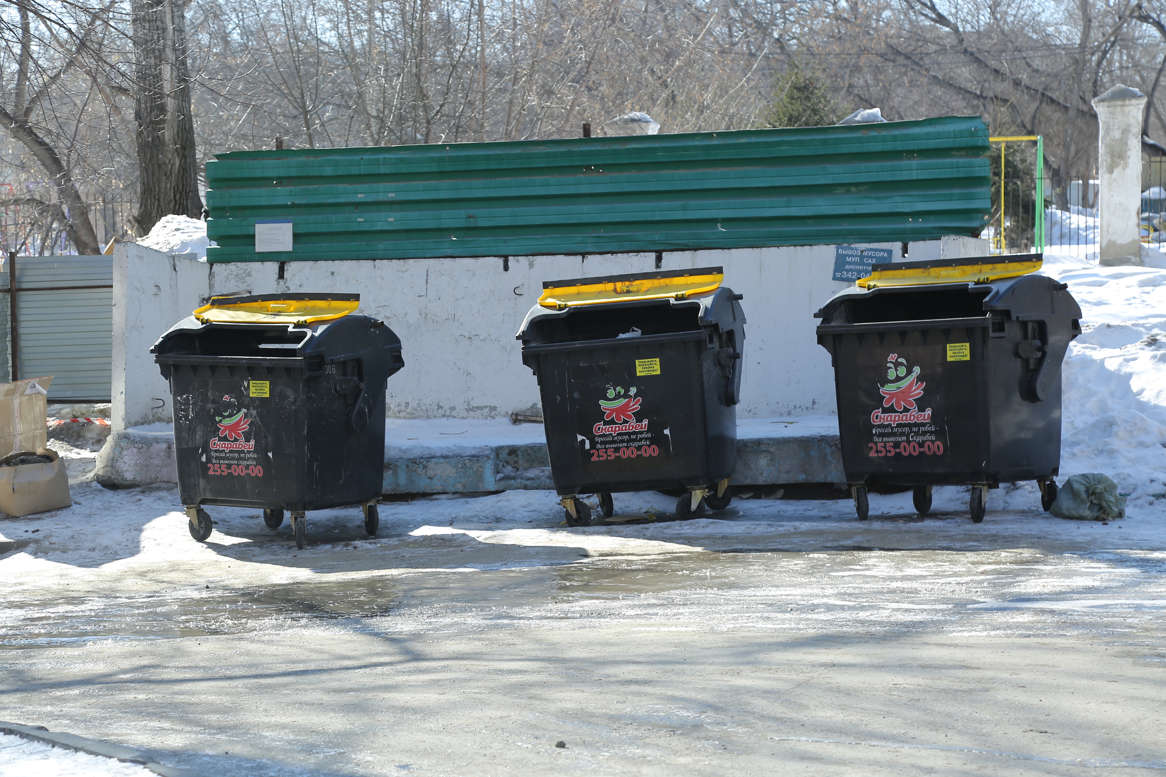Власти районов помогают очищать проезды для мусоровозов в Новосибирске