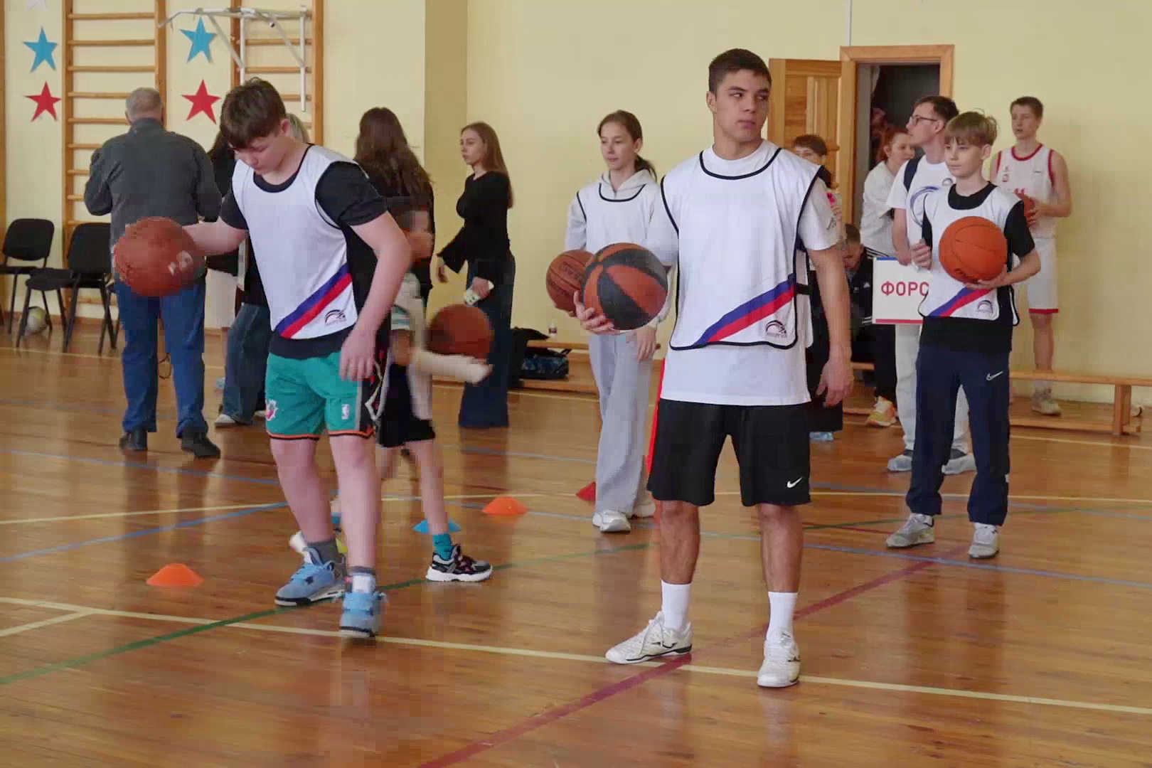 Регби и футболом «заразили» подростков наставники из «Энергии»